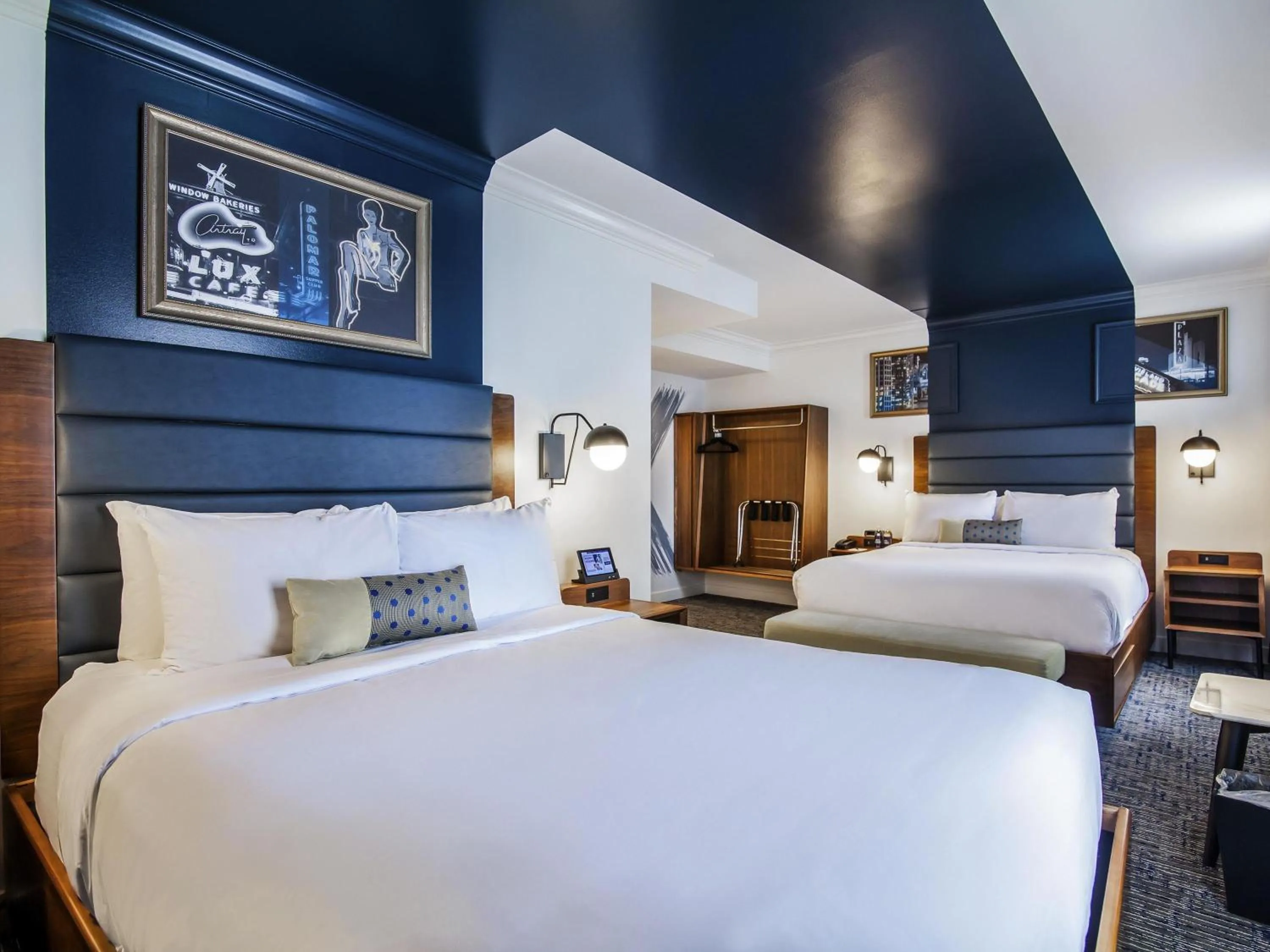 Bedroom, Bed in Hotel Belmont Vancouver - MGallery Collection