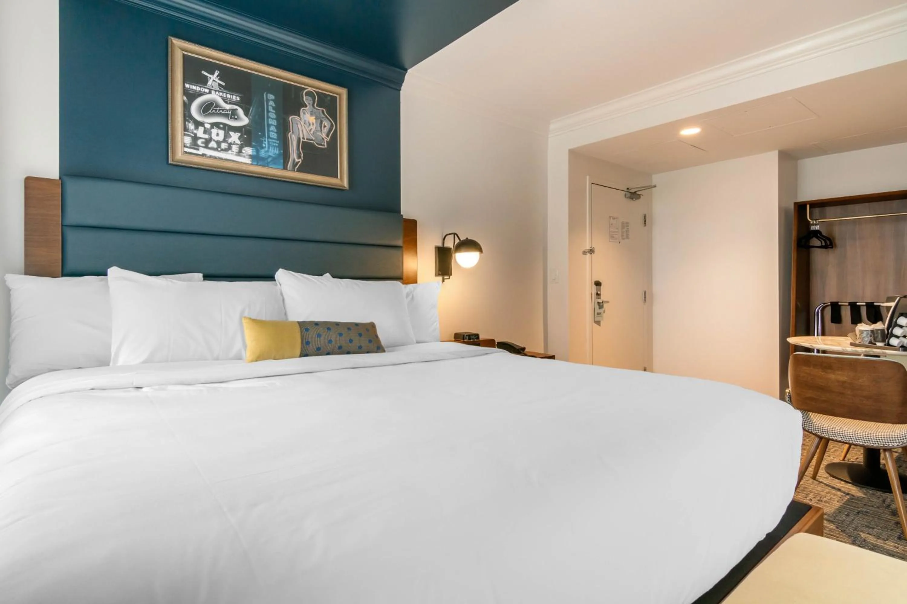 Bed in Hotel Belmont Vancouver - MGallery Collection