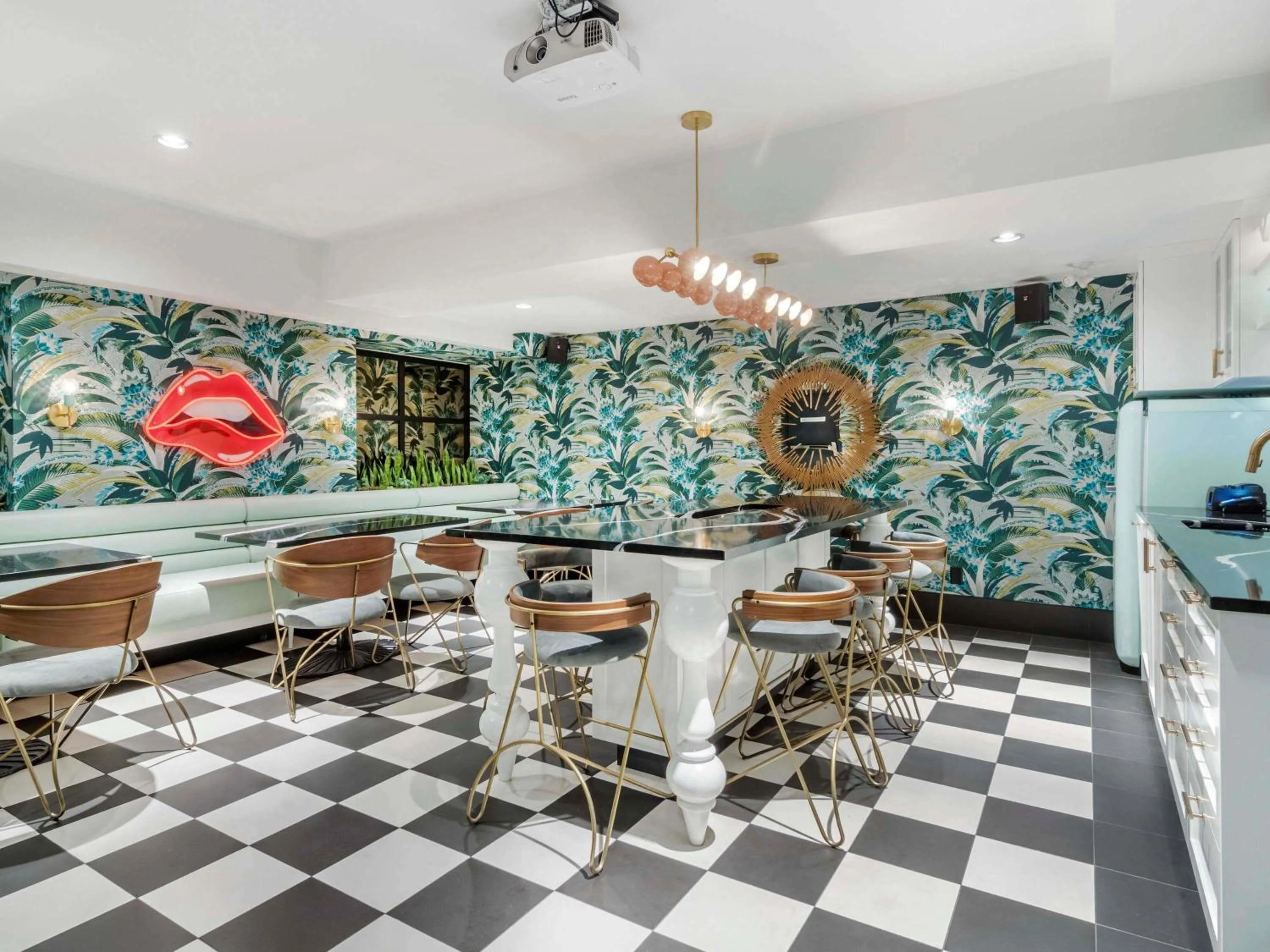 Meeting/conference room in Hotel Belmont Vancouver - MGallery Collection