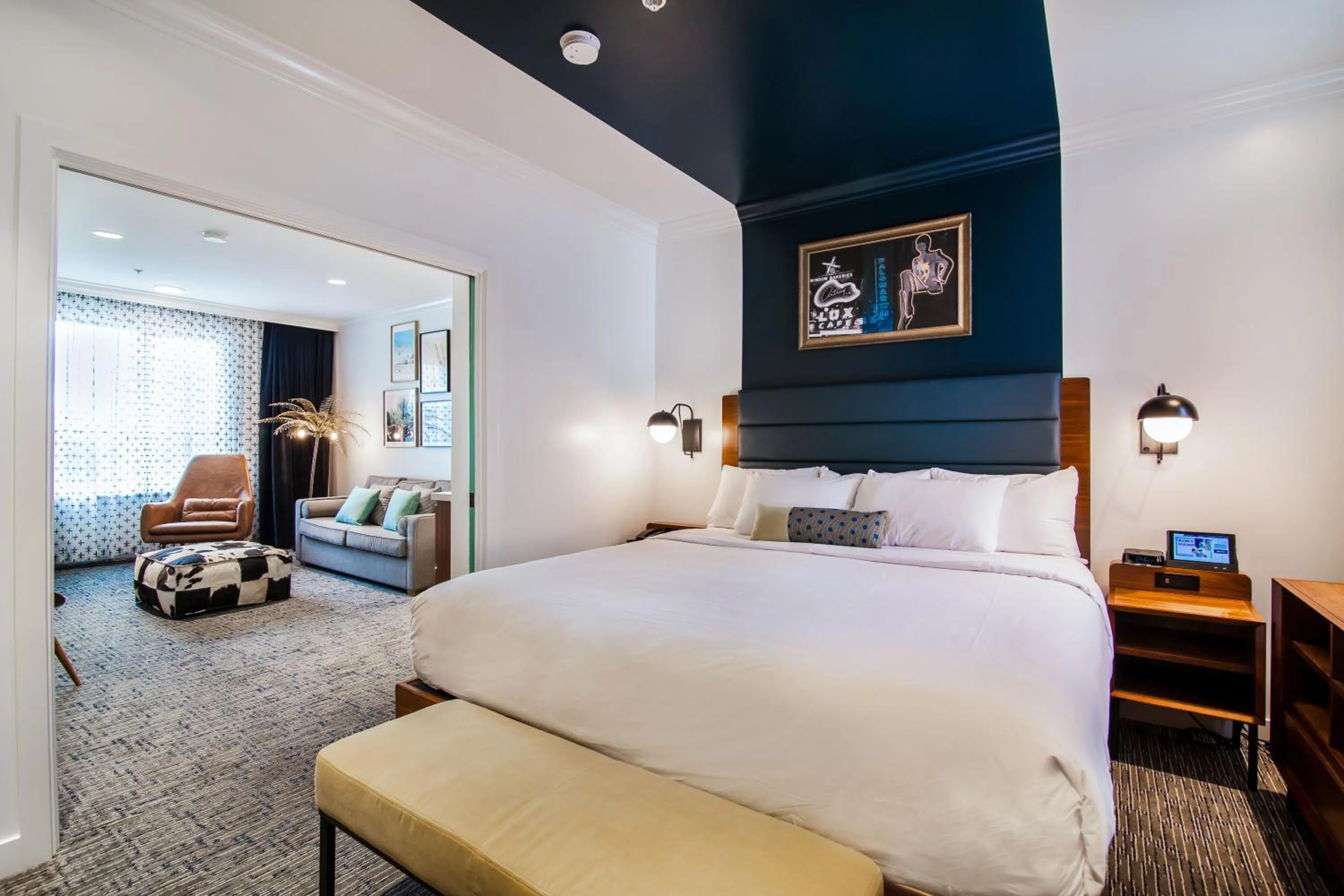 Bed in Hotel Belmont Vancouver - MGallery Collection