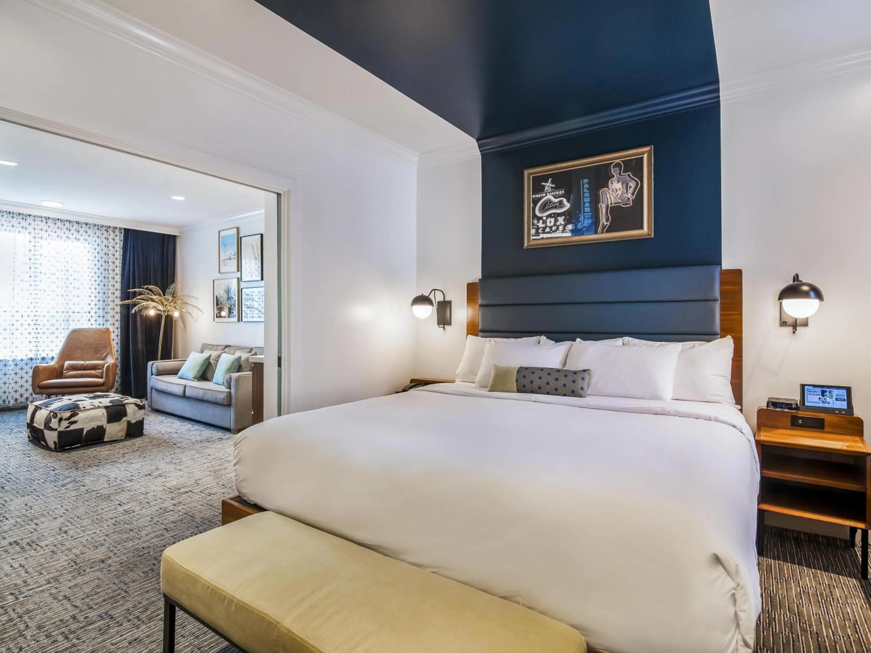 Bedroom, Bed in Hotel Belmont Vancouver - MGallery Collection