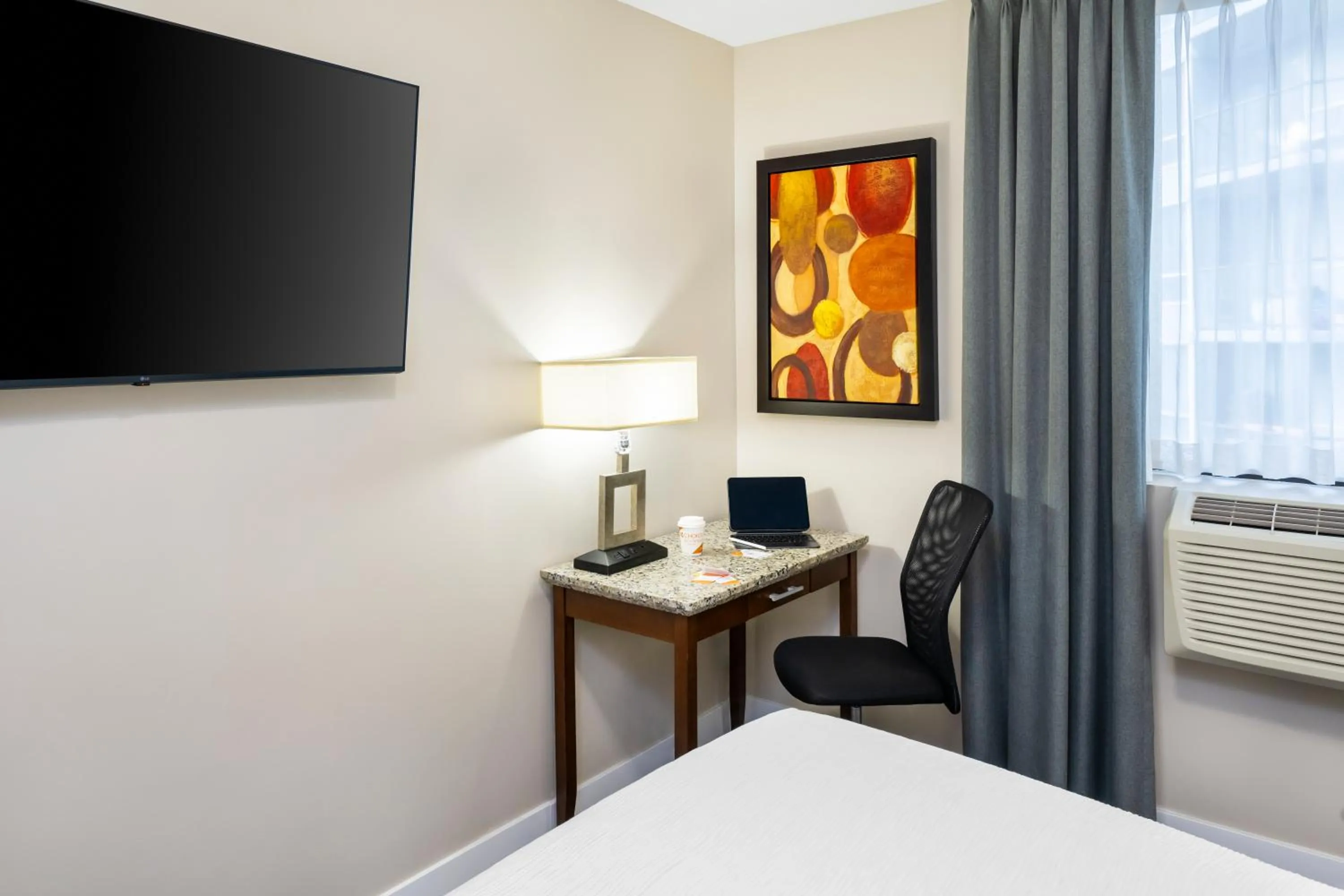 Photo of the whole room, Bed in Quality Inn & Suites