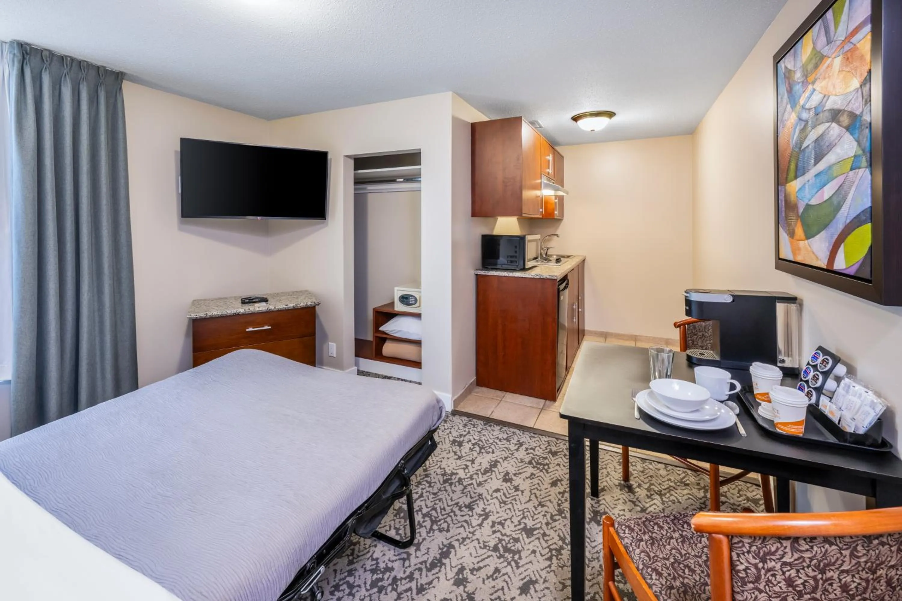 Coffee/tea facilities, Bed in Quality Inn & Suites