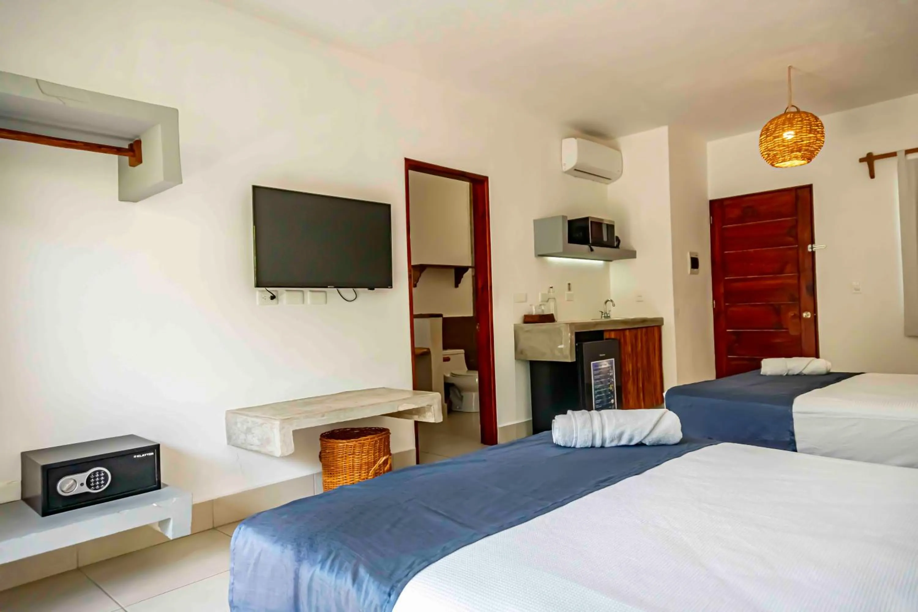 Toilet, Bed in Niik Tulum