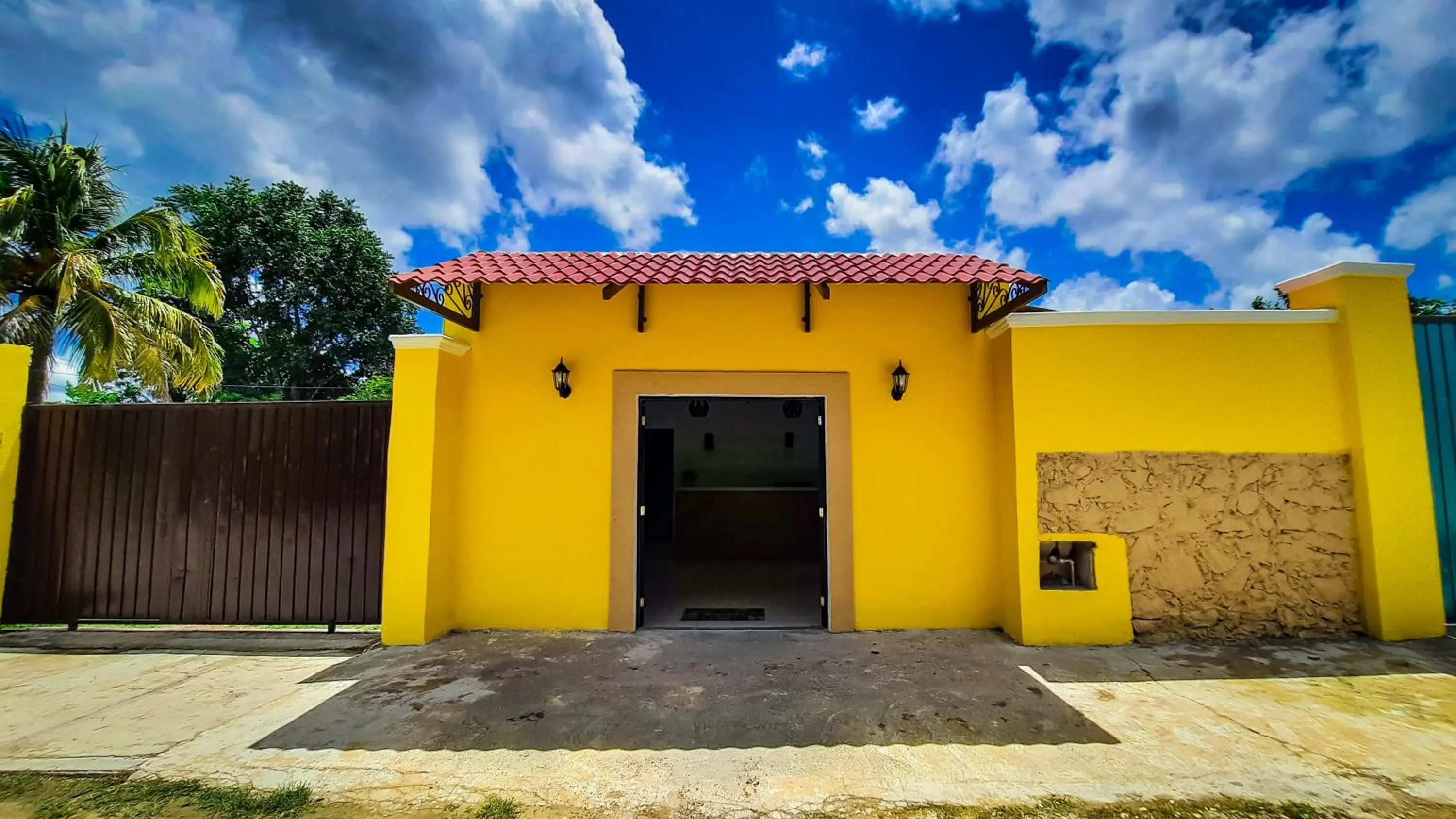 Facade/entrance in Hotel Quinta Izamal