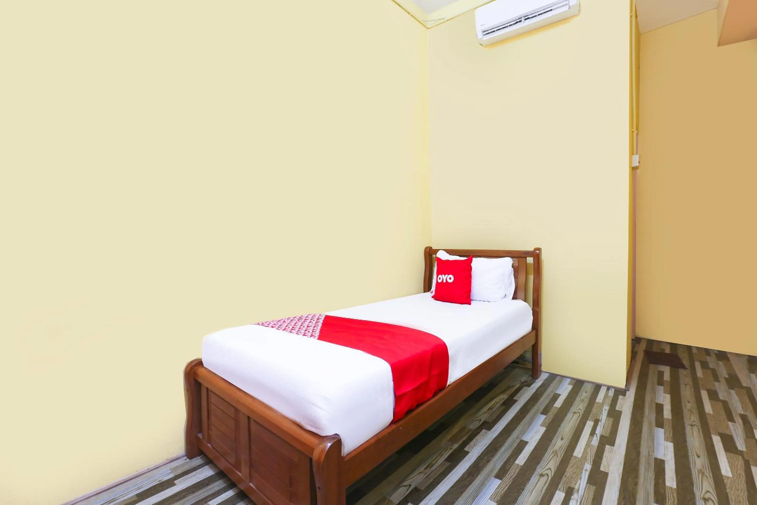 Bedroom in OYO 90321 Hotel Bajet Sri Manal