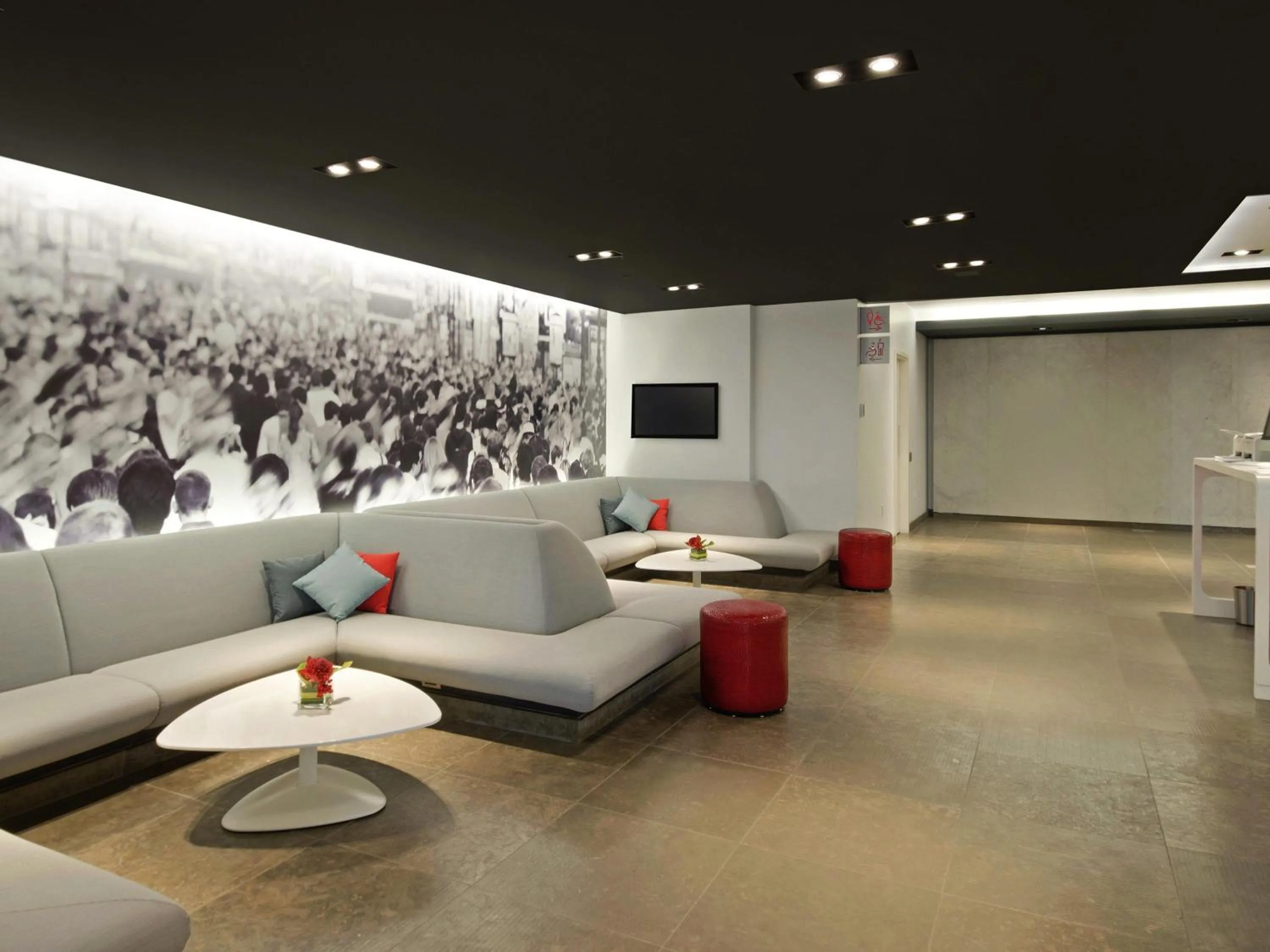 Property building in Novotel Montreal Center