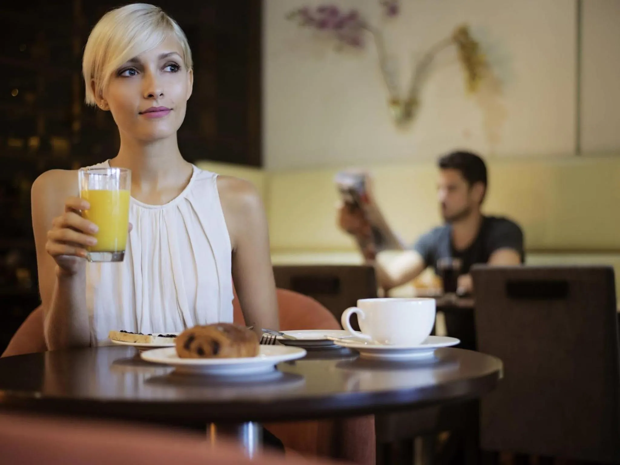 Restaurant/places to eat in Novotel Montreal Center