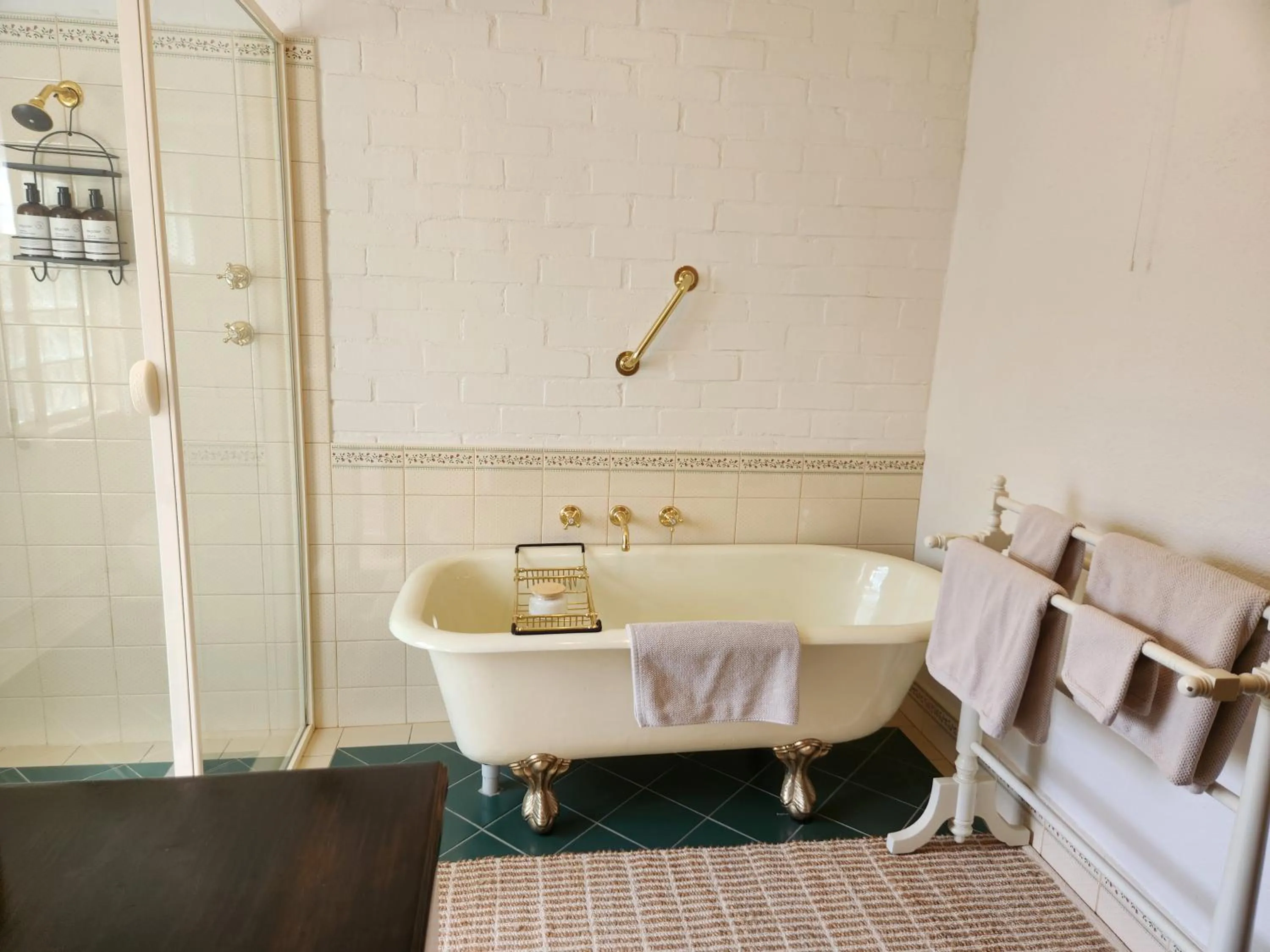 Bath in Marananga Cottages