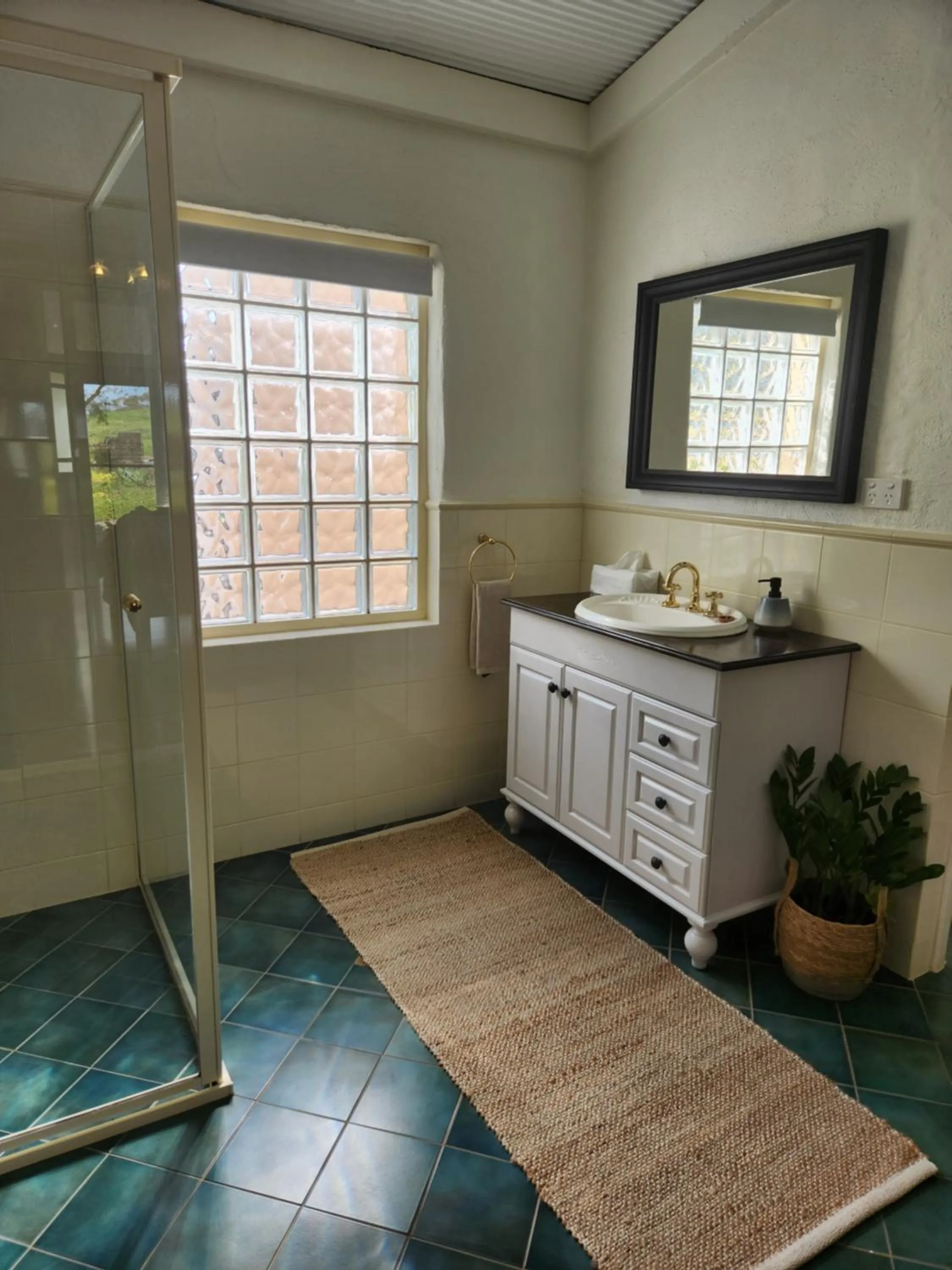 Bathroom in Marananga Cottages