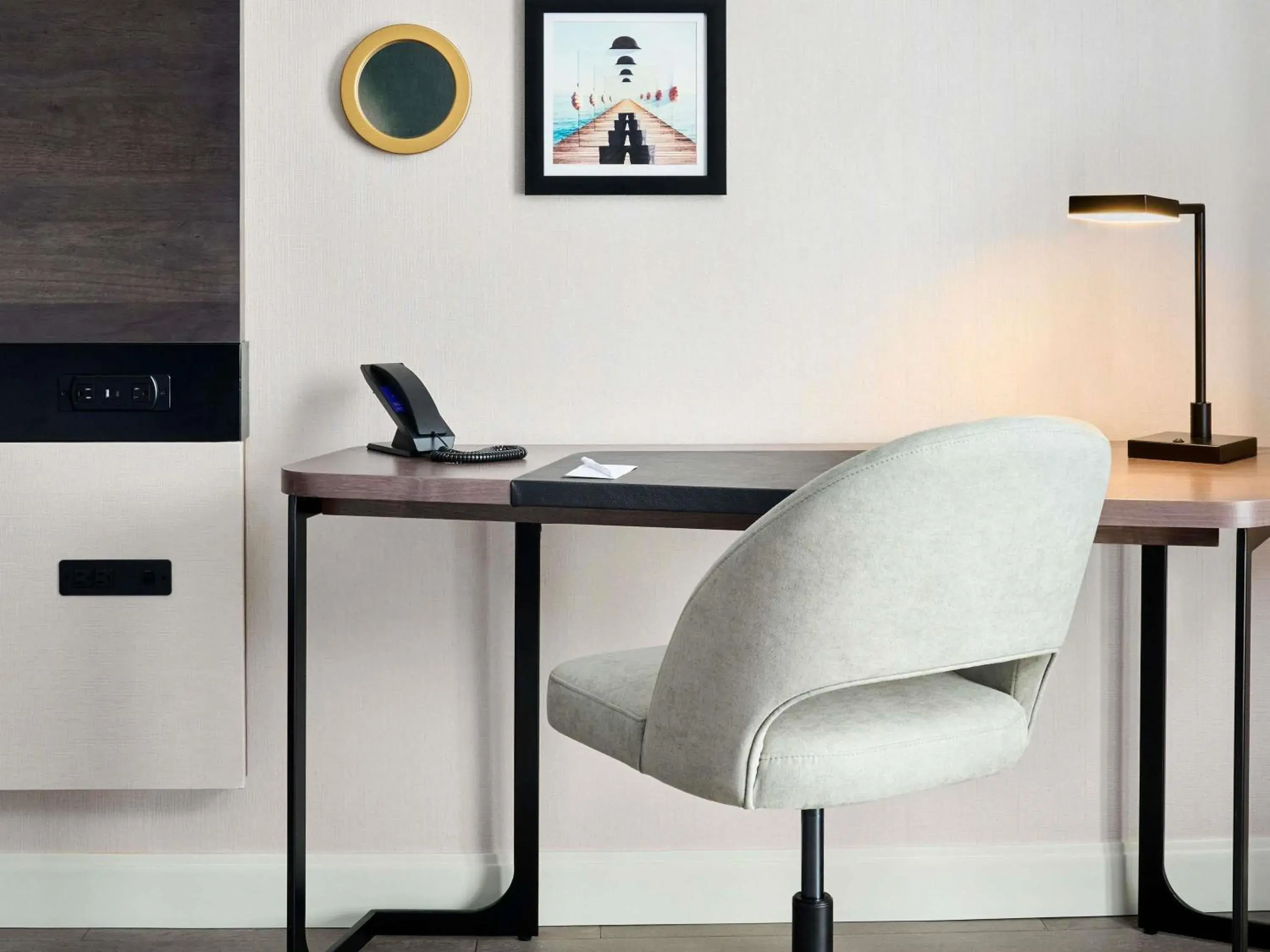 Executive King Room - Renovated in The Novotel Toronto Centre Executive King Room - Renovated in The Novotel Toronto Centre