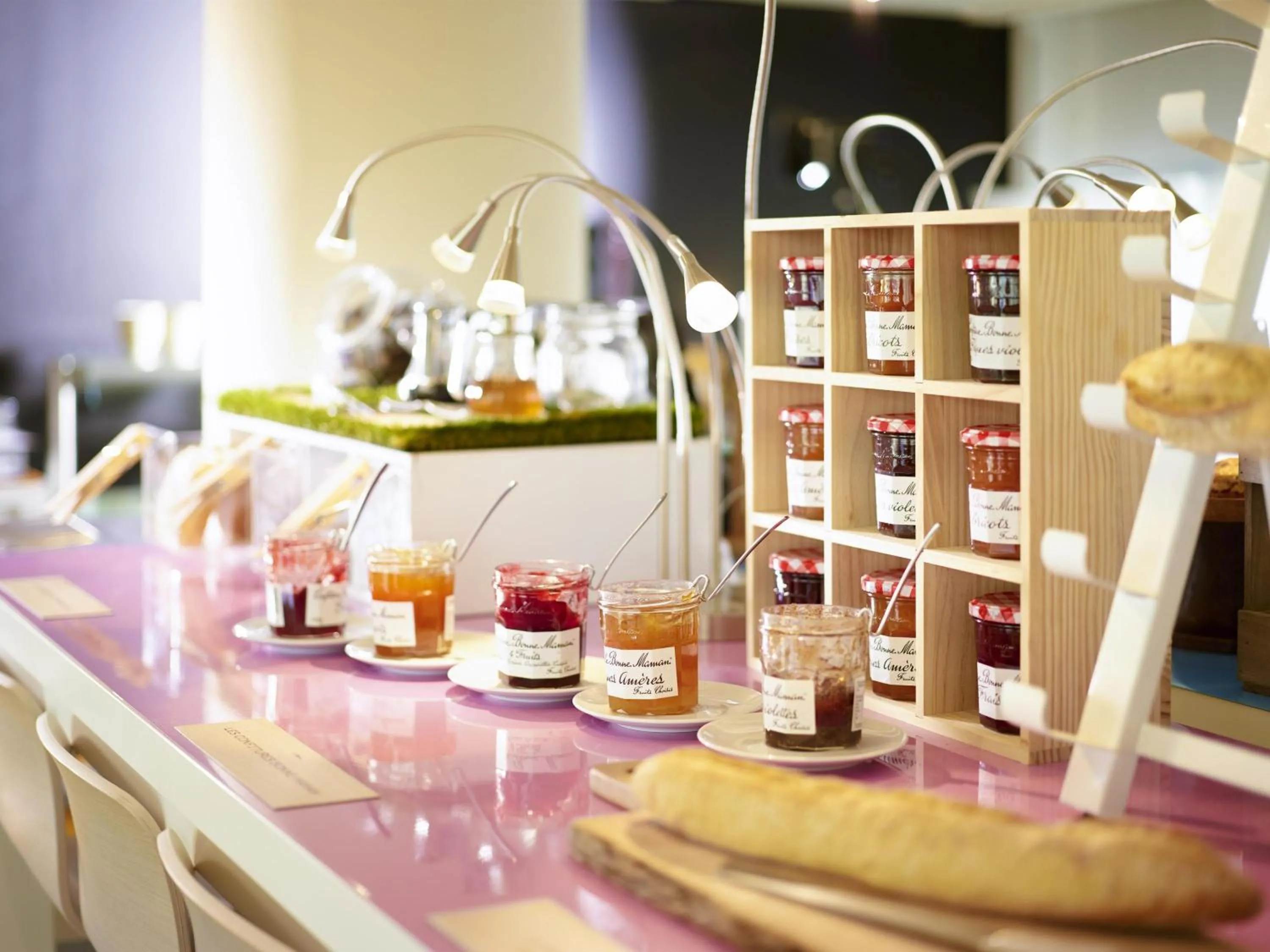 Restaurant/places to eat in The Novotel Toronto Centre