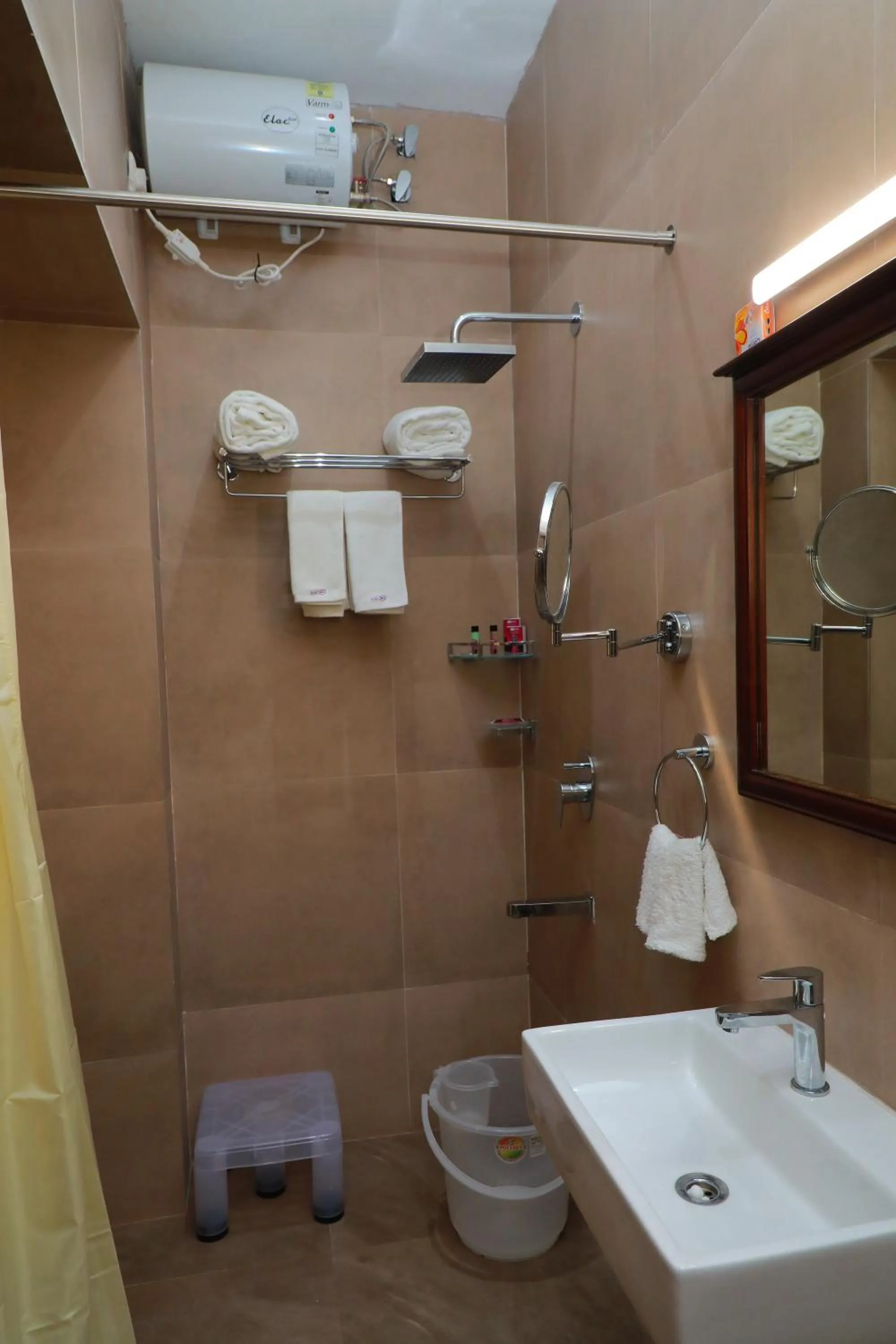 Shower in TM INN Hotel