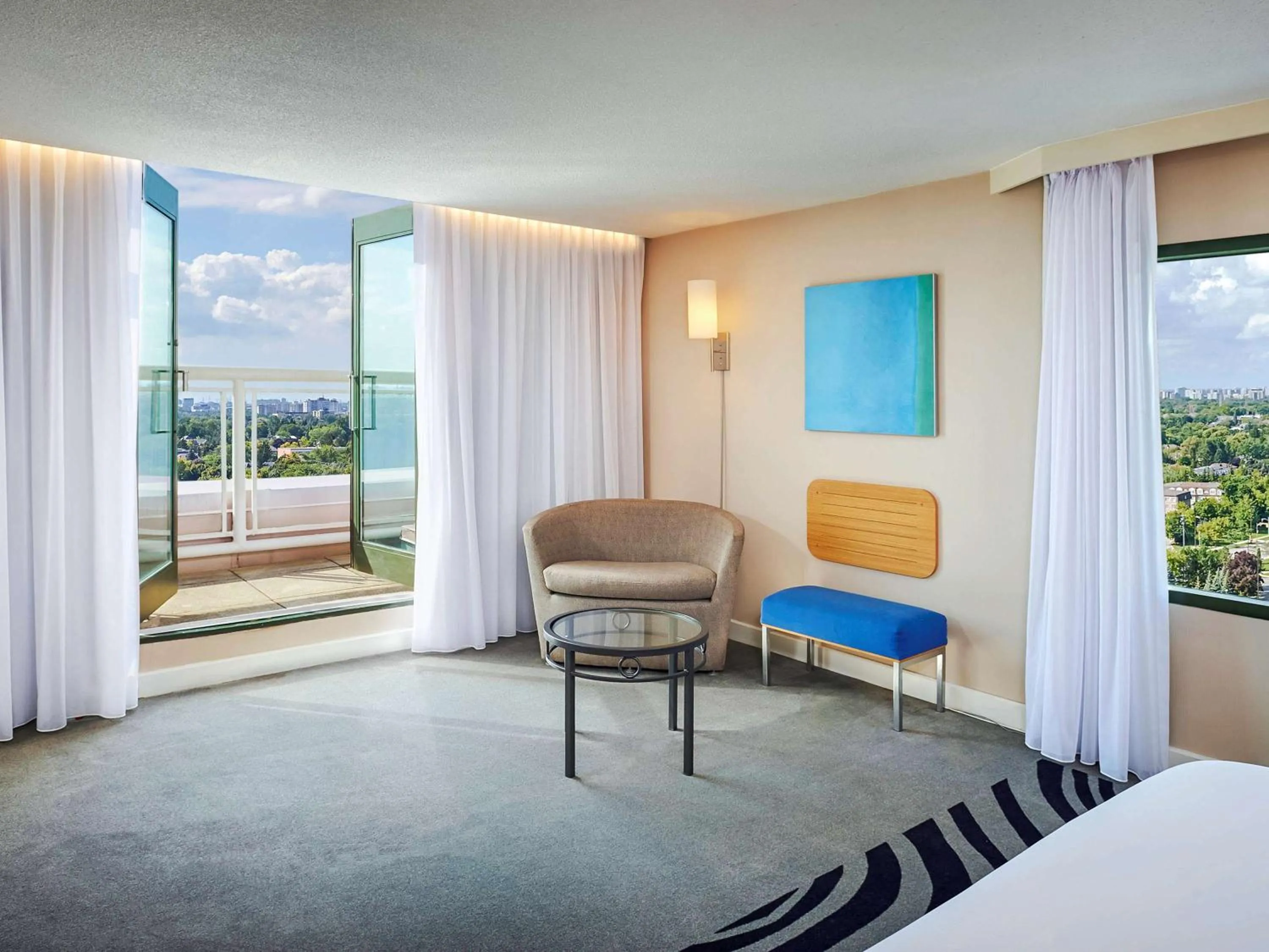 Photo of the whole room, Bed in Novotel Toronto North York