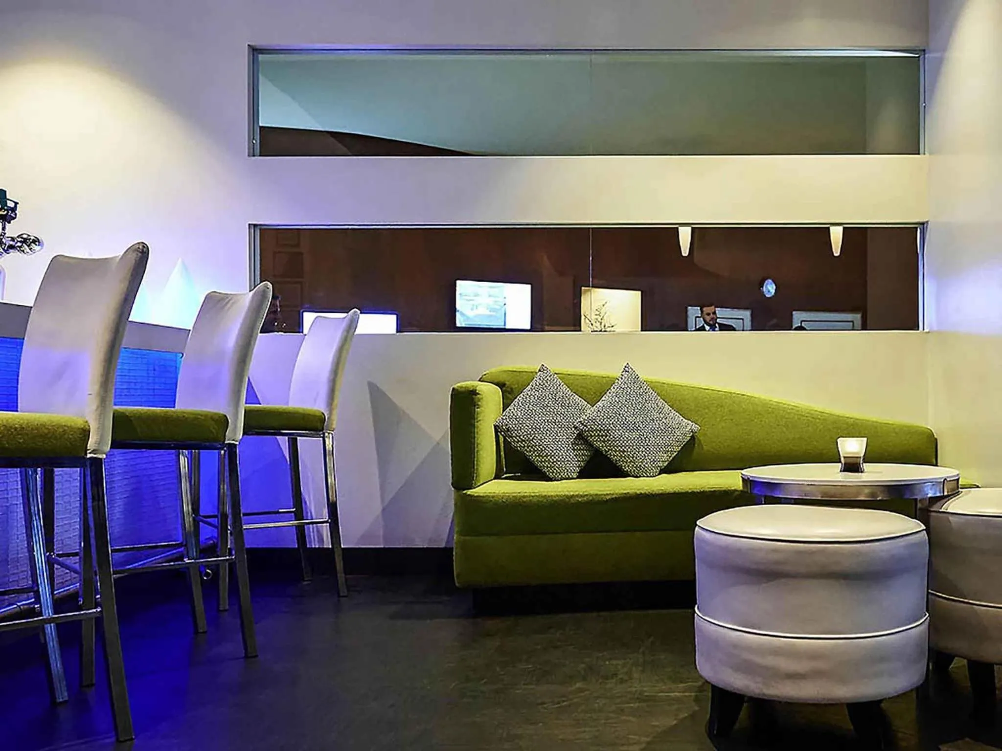 Lounge or bar in Novotel Toronto North York