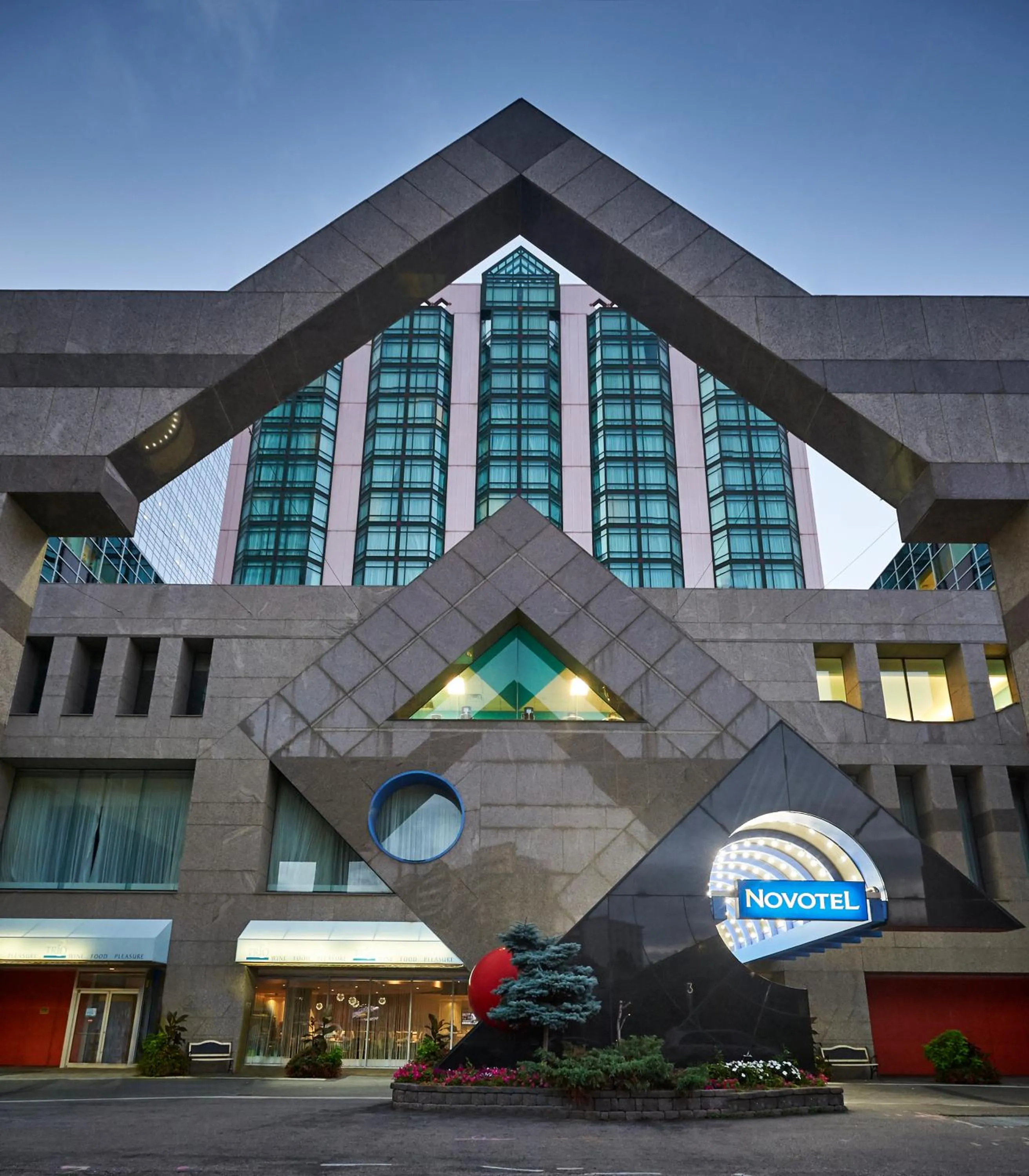 Property building in Novotel Toronto North York