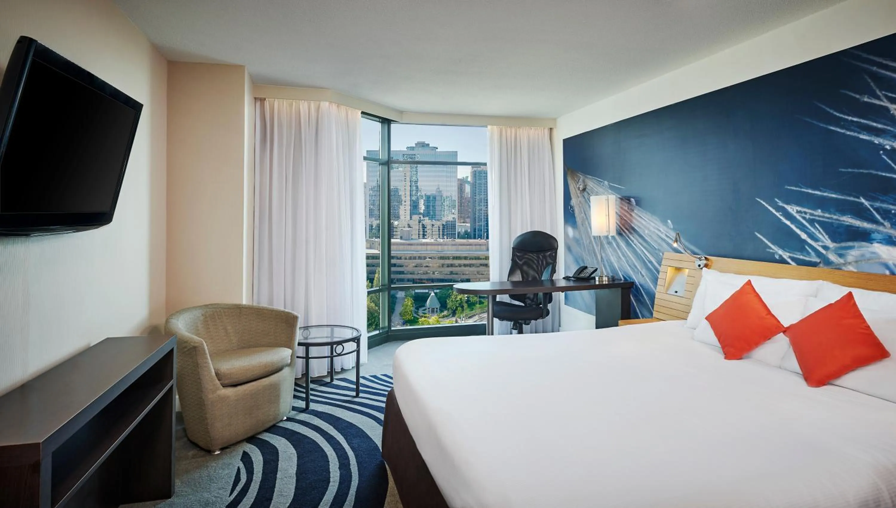 Bed in Novotel Toronto North York