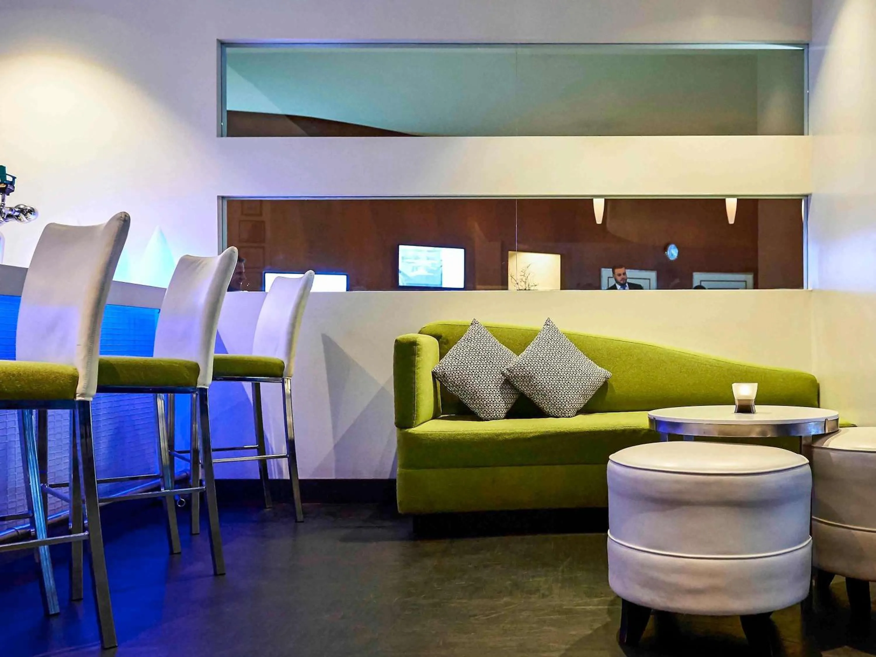 Restaurant/places to eat in Novotel Toronto North York