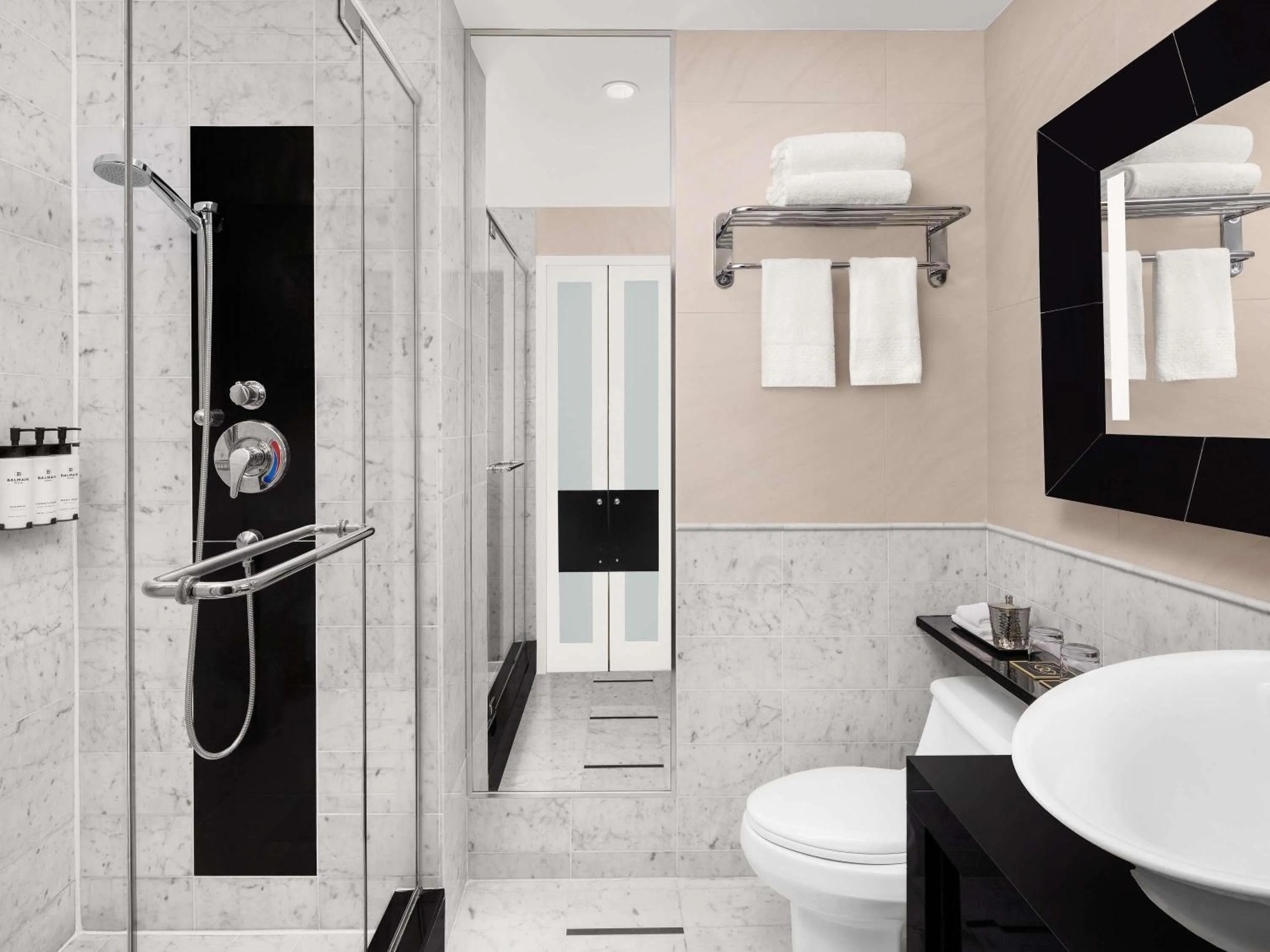 Bedroom in Sofitel Montreal Golden Mile