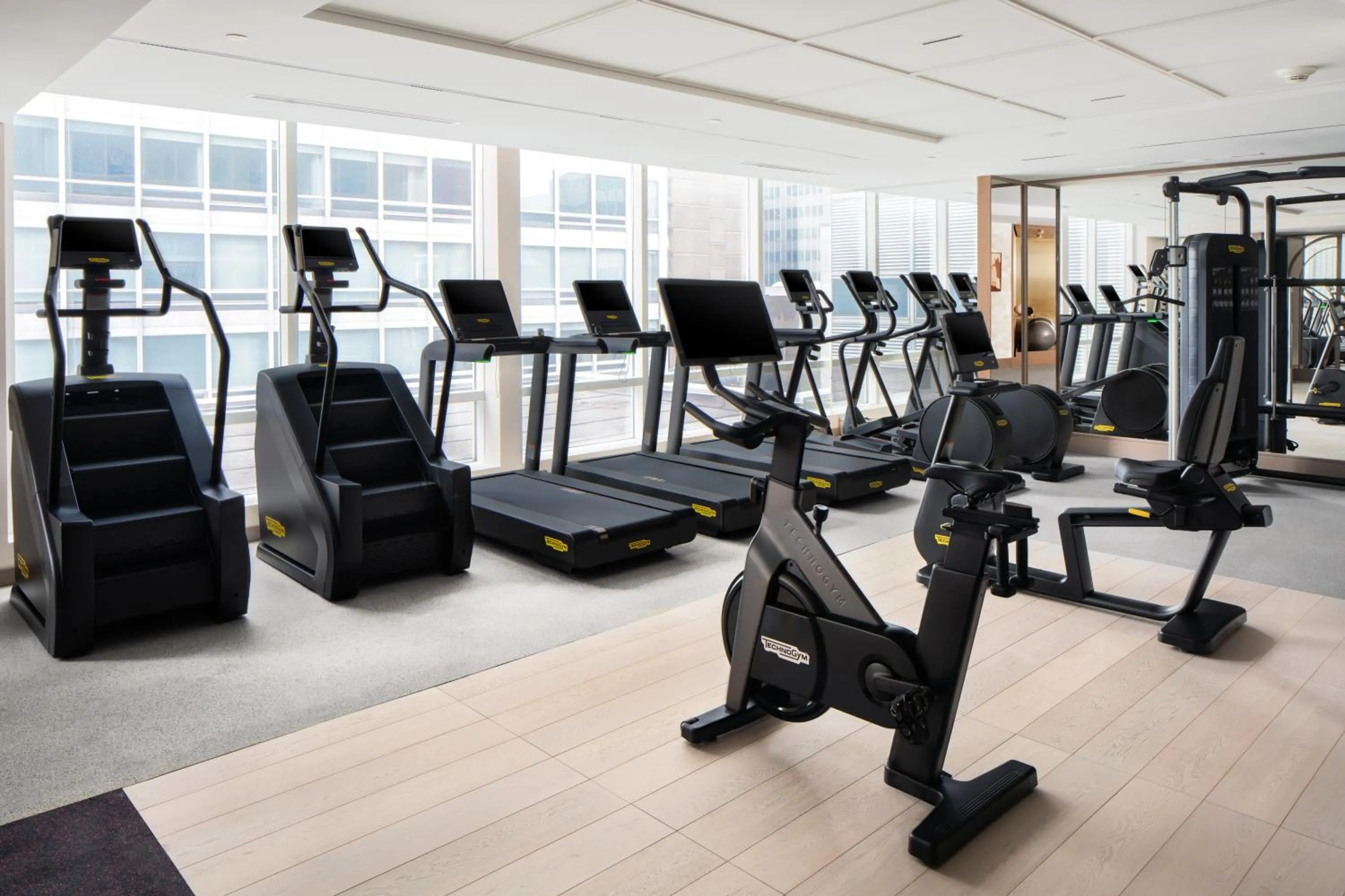 Fitness centre/facilities in Sofitel Montreal Golden Mile