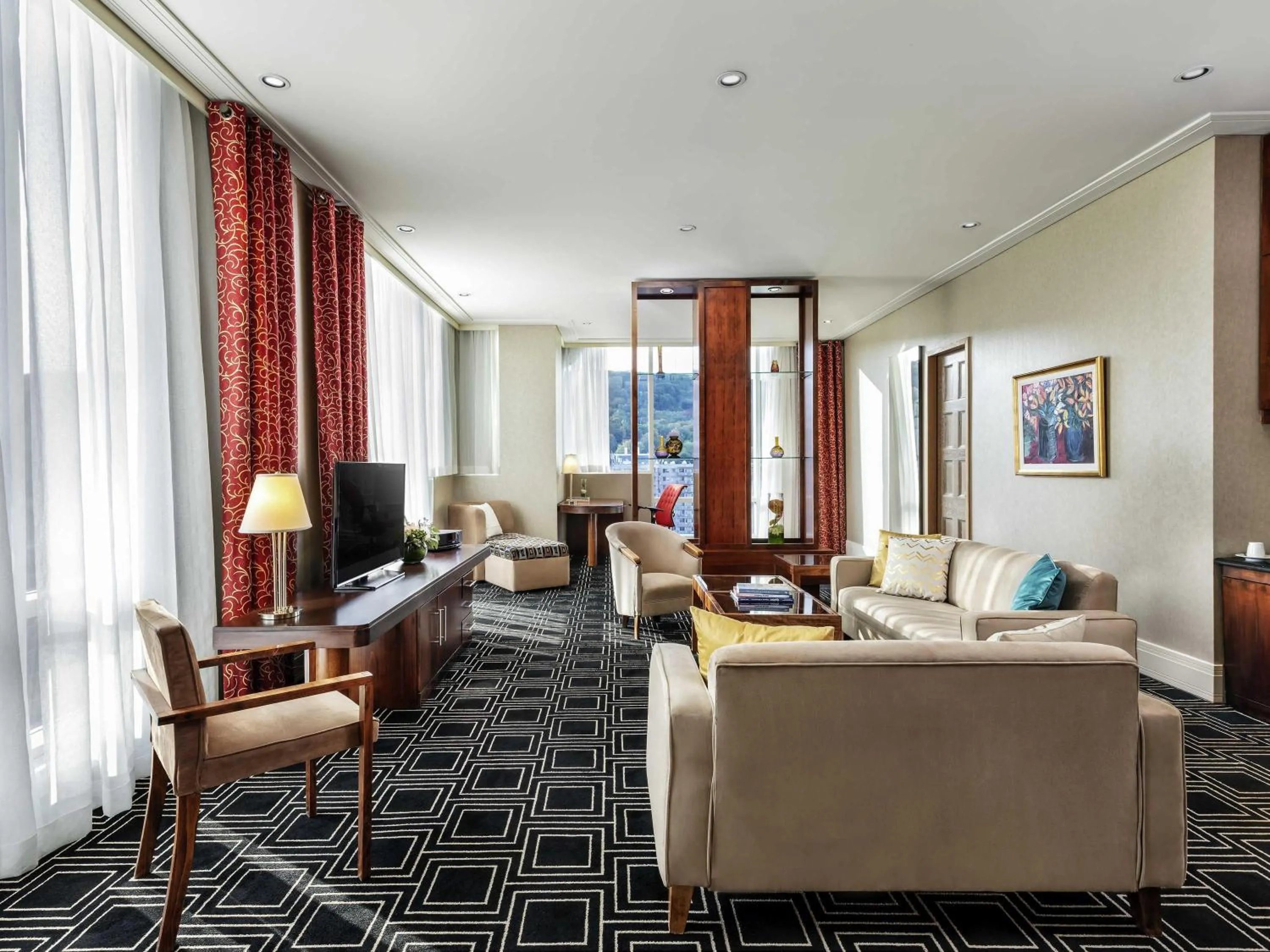 Bedroom in Sofitel Montreal Golden Mile