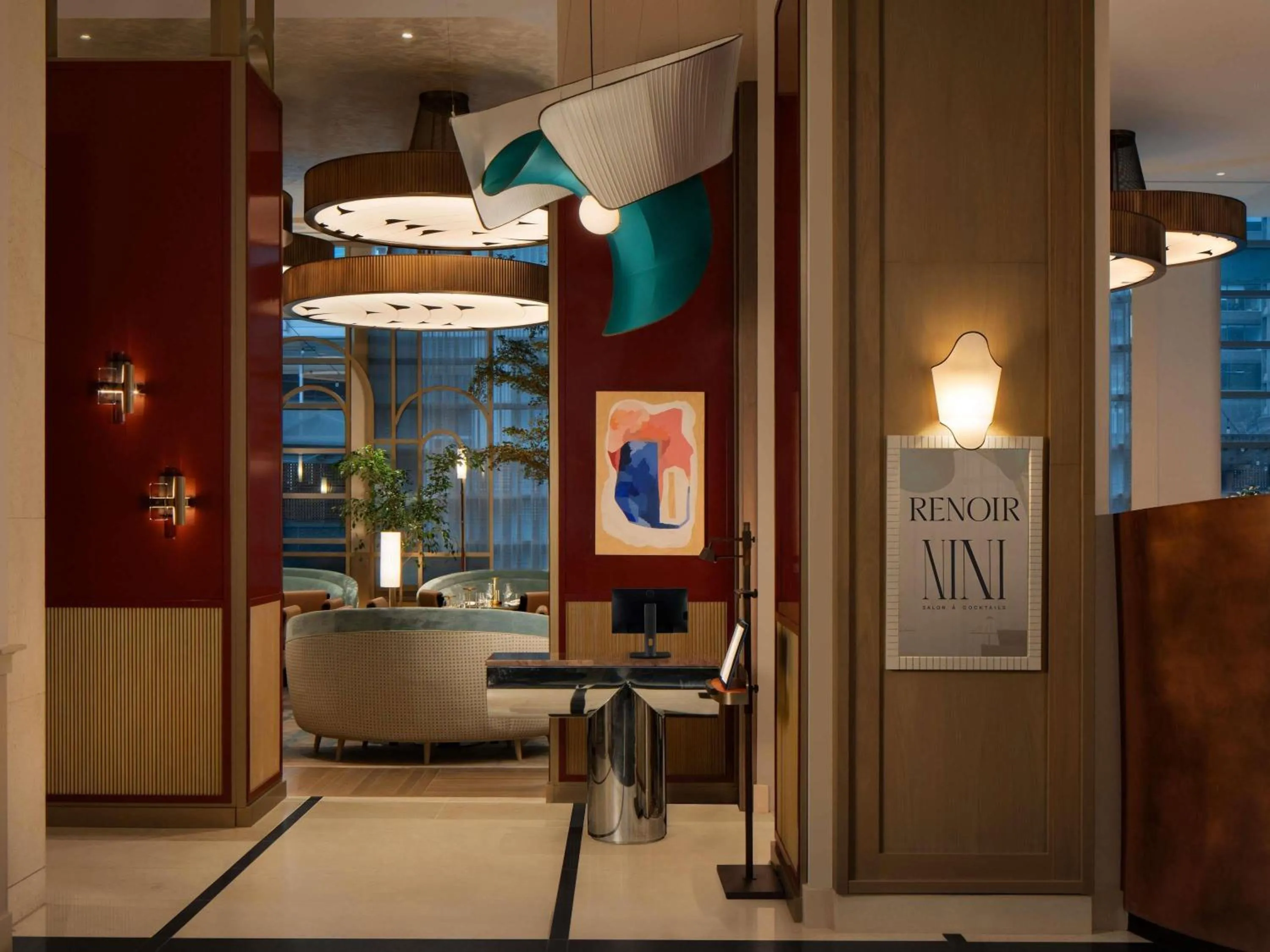 Lounge or bar in Sofitel Montreal Golden Mile