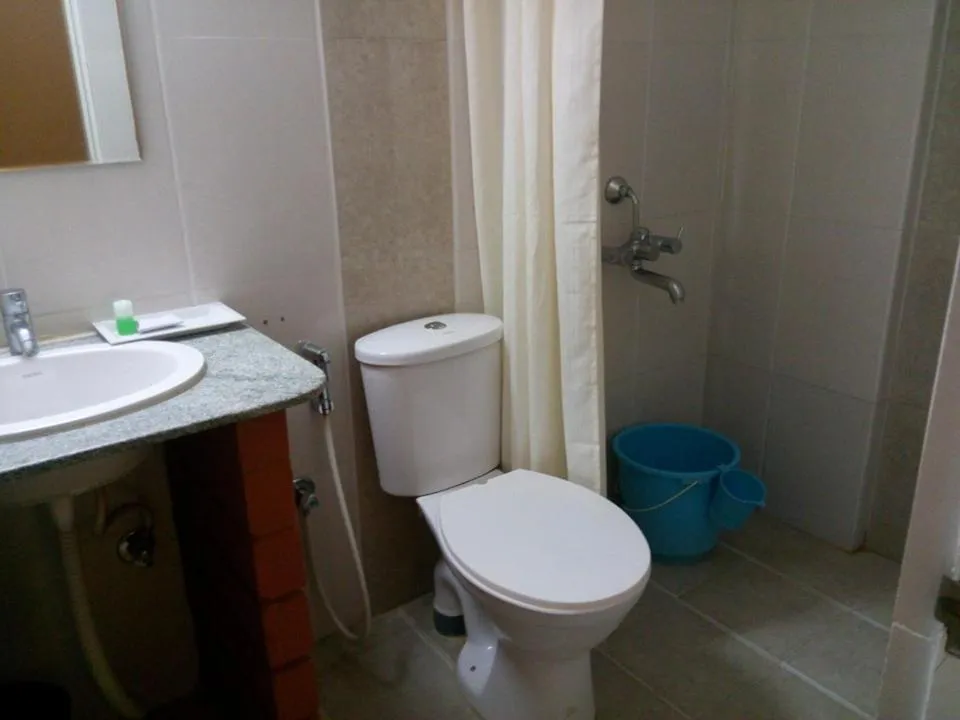 Bathroom in Park Wood Suites-Fully Vaccinated Staff