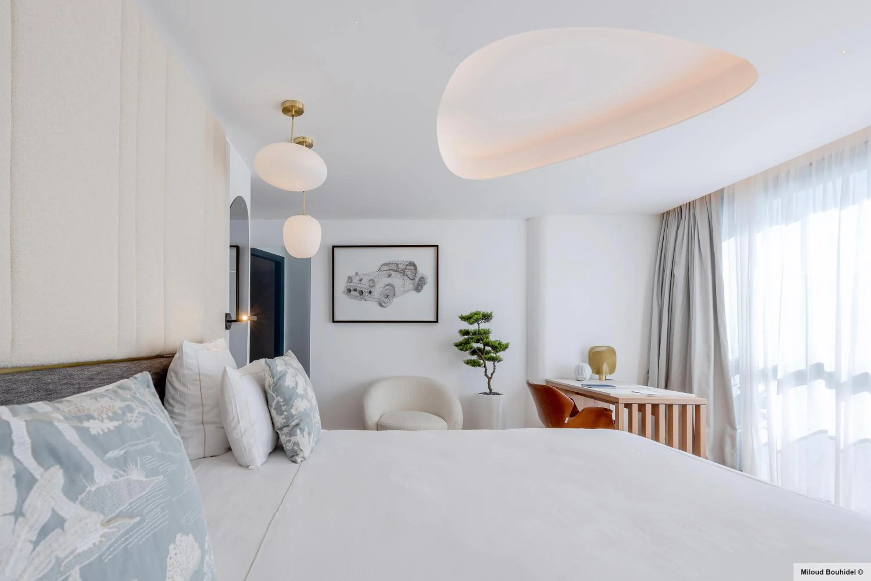 Bed in GOLDEN TULIP LYON OUEST TECHLID Hotel & Spa