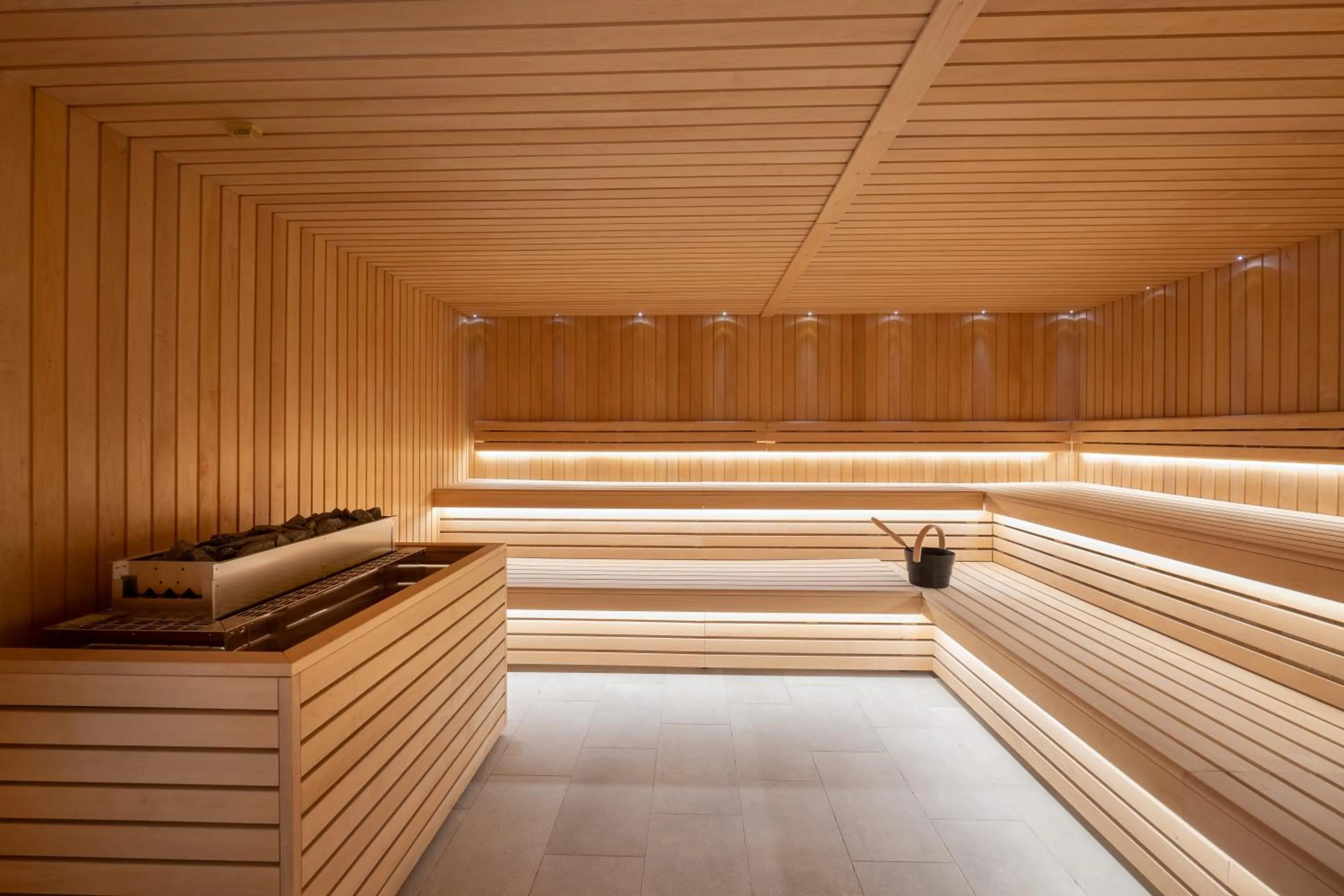 Sauna in GOLDEN TULIP LYON OUEST TECHLID Hotel & Spa