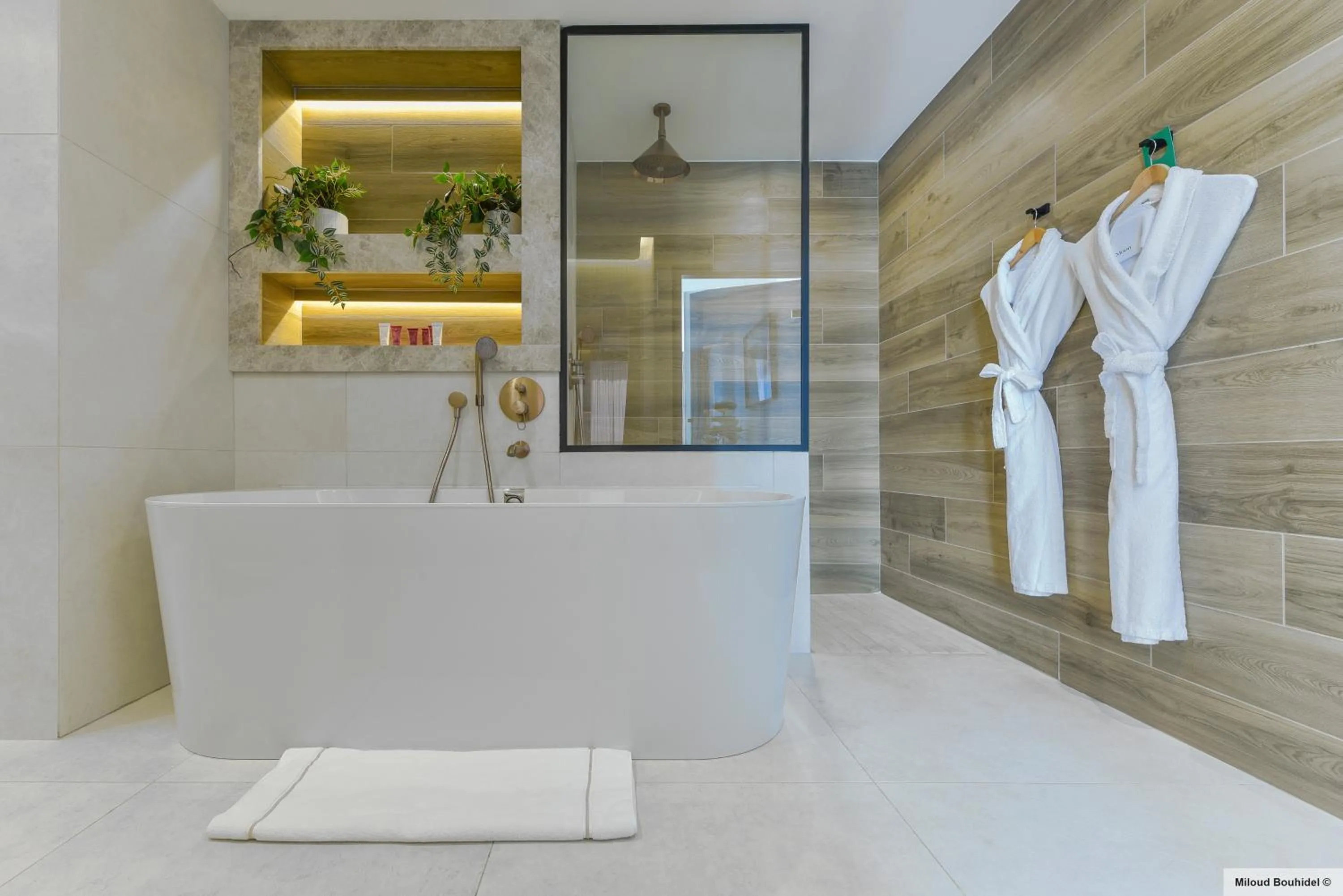 Bathroom in GOLDEN TULIP LYON OUEST TECHLID Hotel & Spa