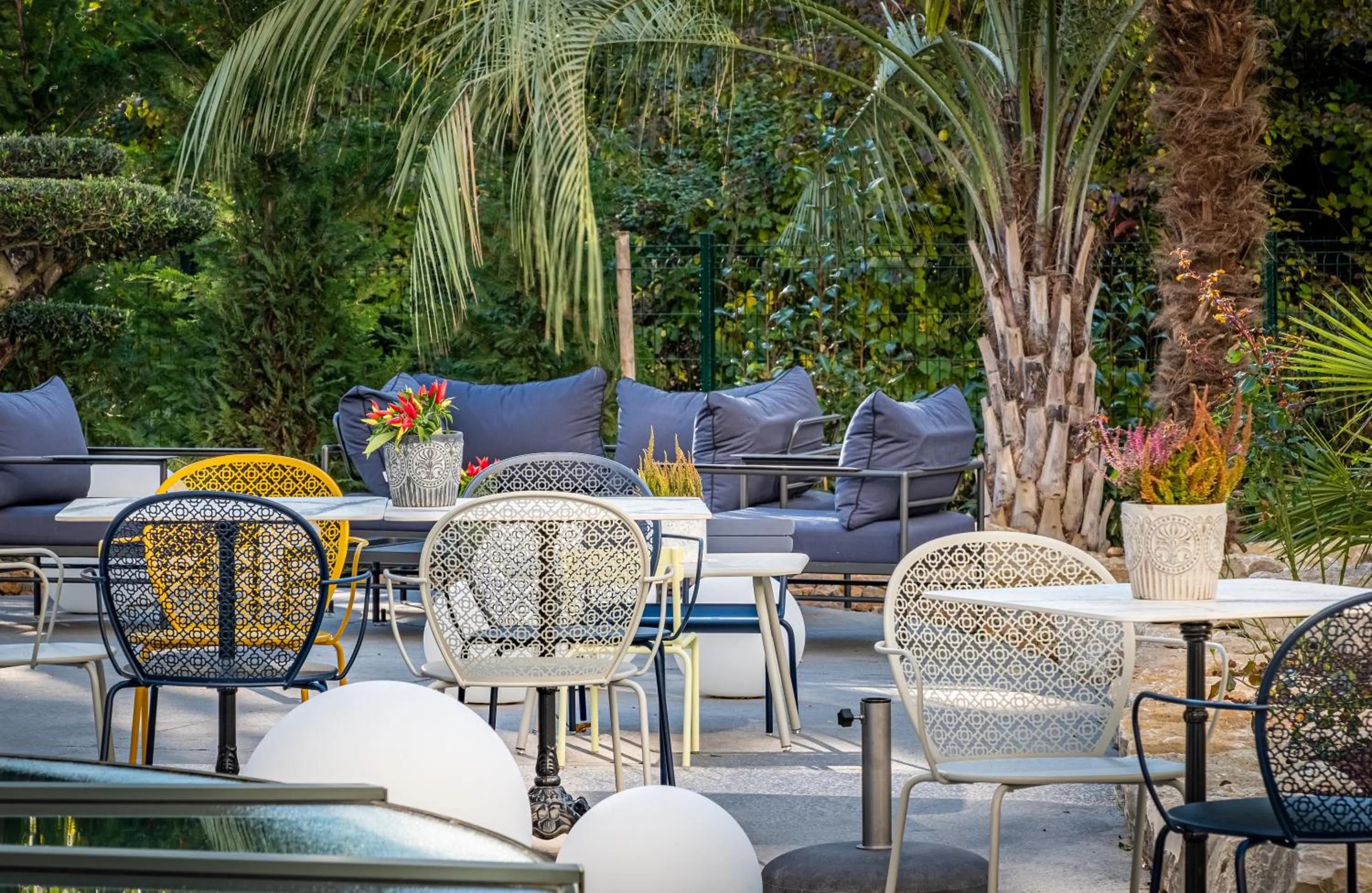 Patio in GOLDEN TULIP LYON OUEST TECHLID Hotel & Spa