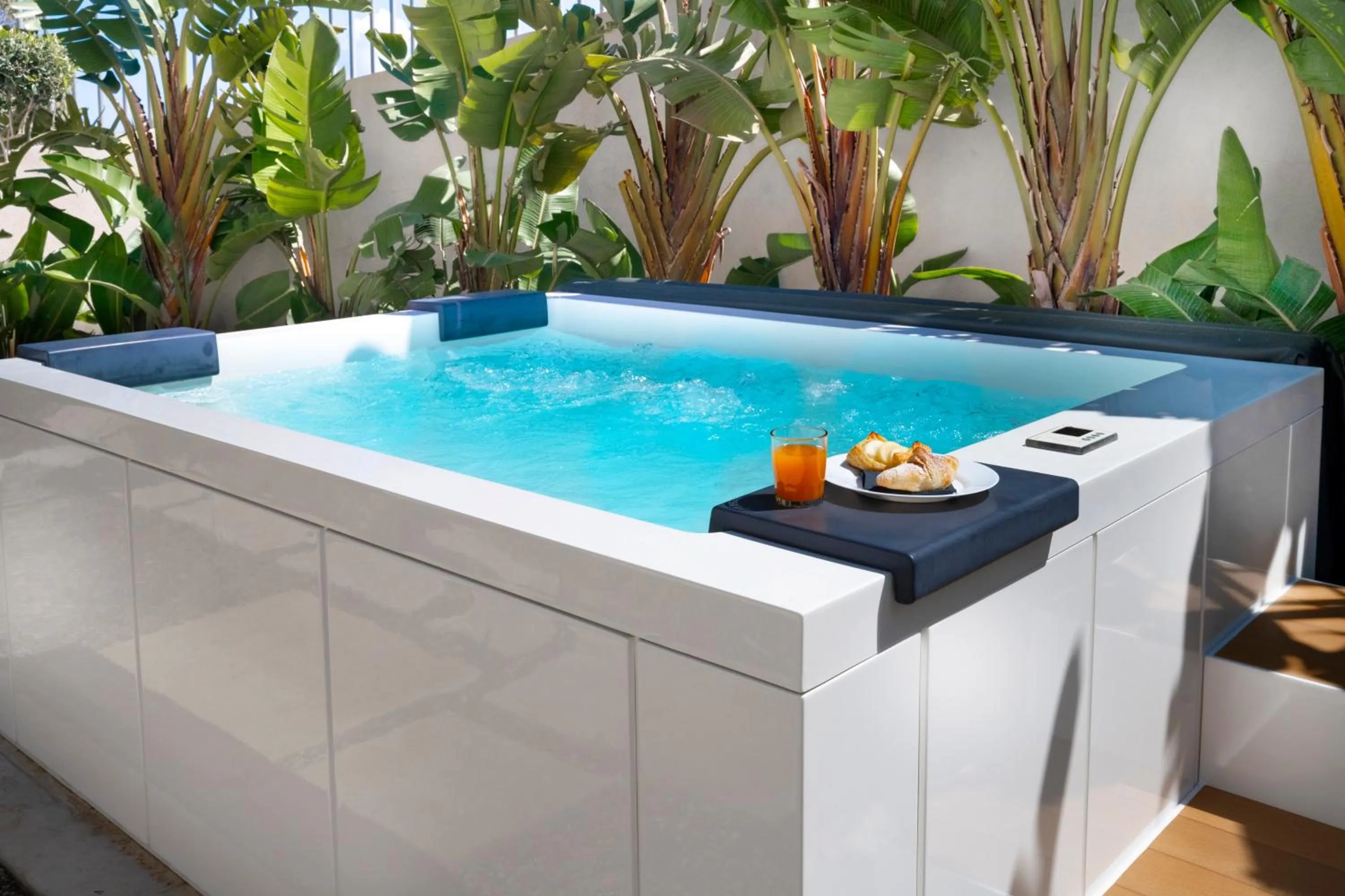 Hot Tub in SOL Y MAR Camere e Appartamenti