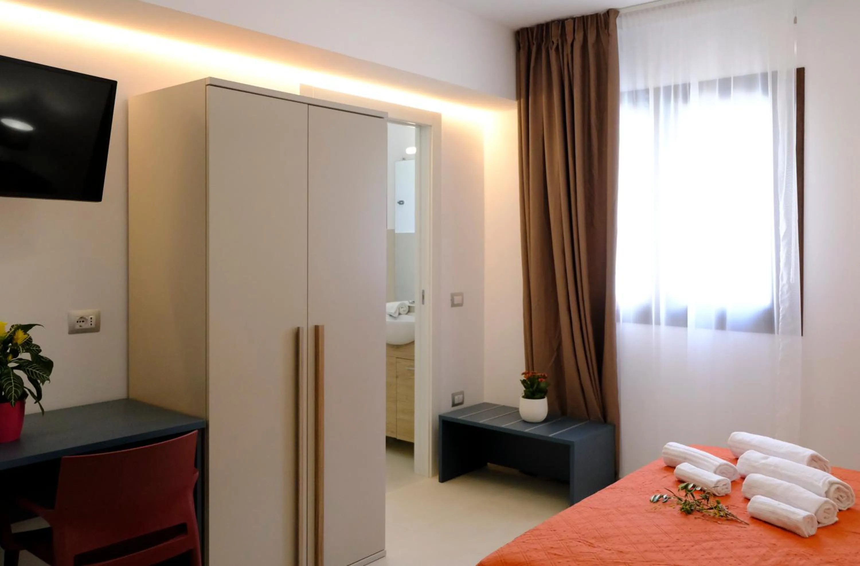 Bedroom, Bed in SOL Y MAR Camere e Appartamenti