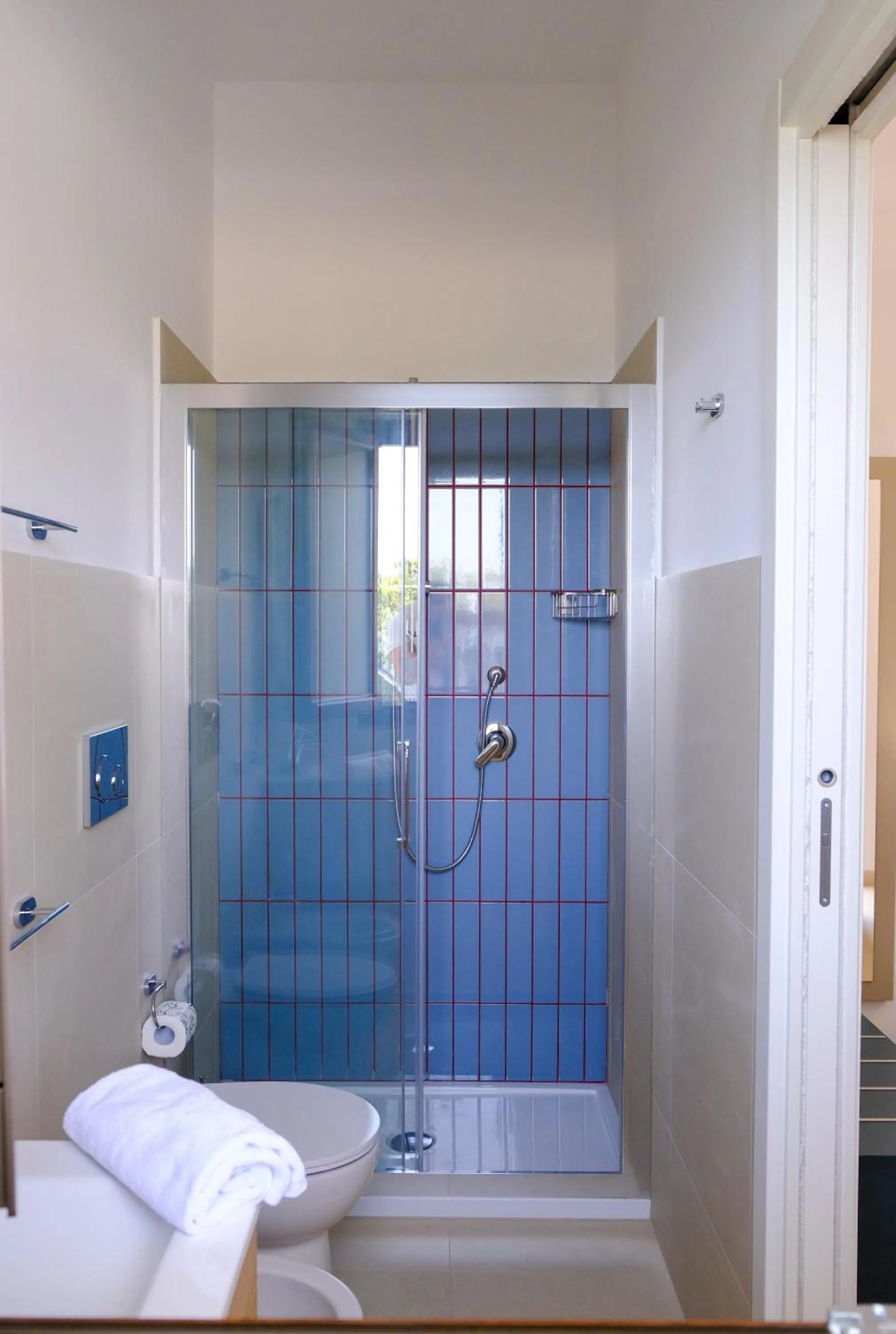 Shower in SOL Y MAR Camere e Appartamenti