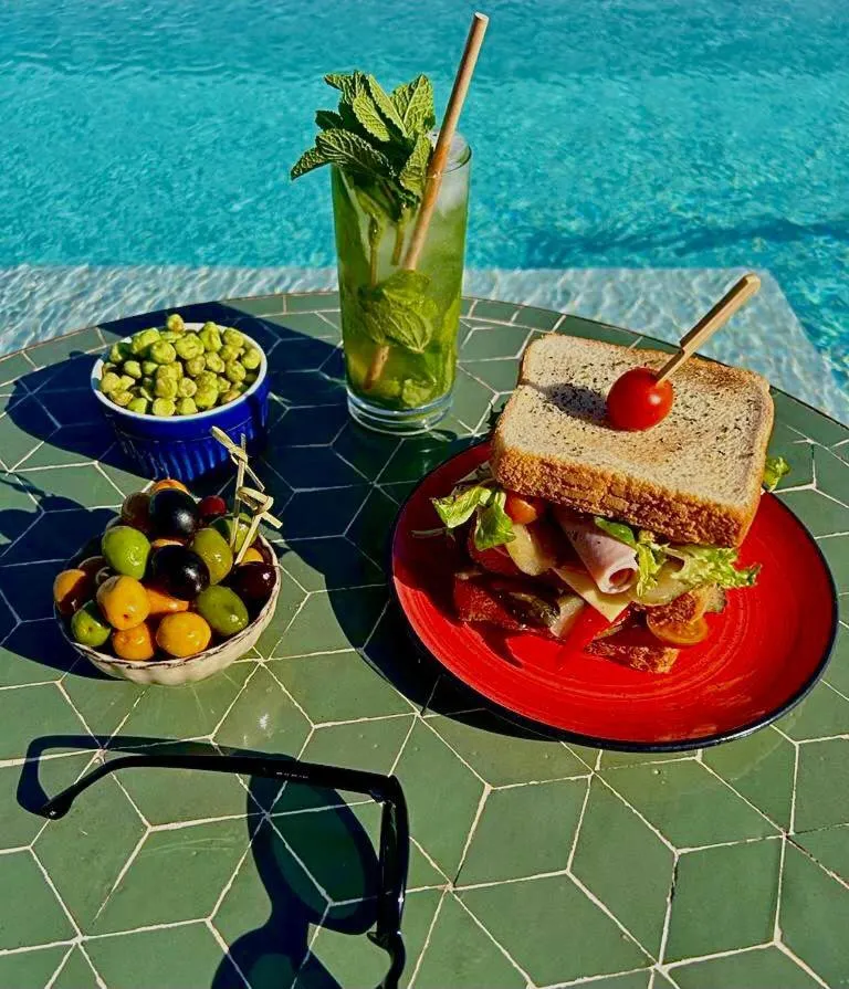 Swimming pool in Hotel Orangine