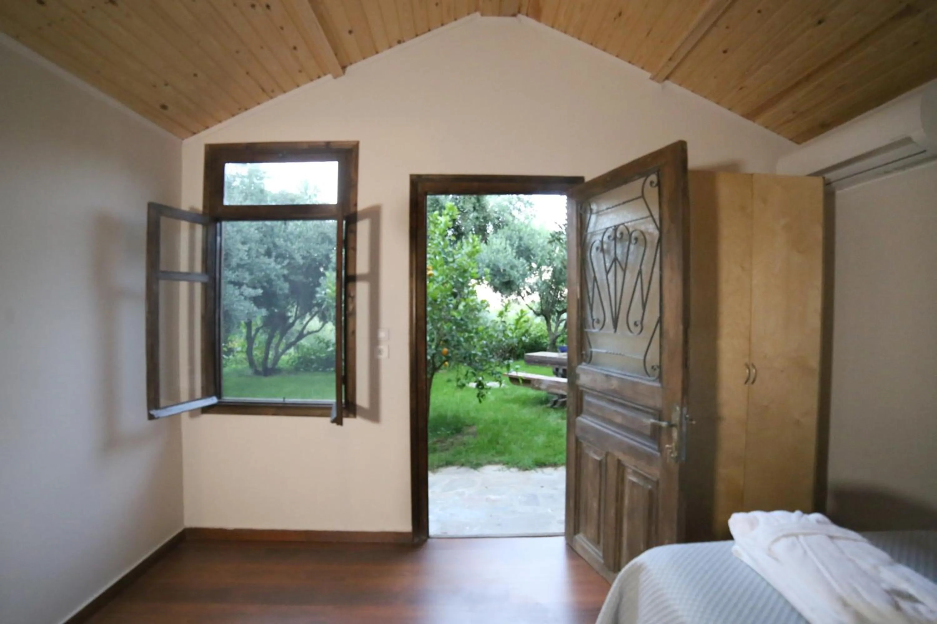 Bedroom, Bed in Captain Ikaros