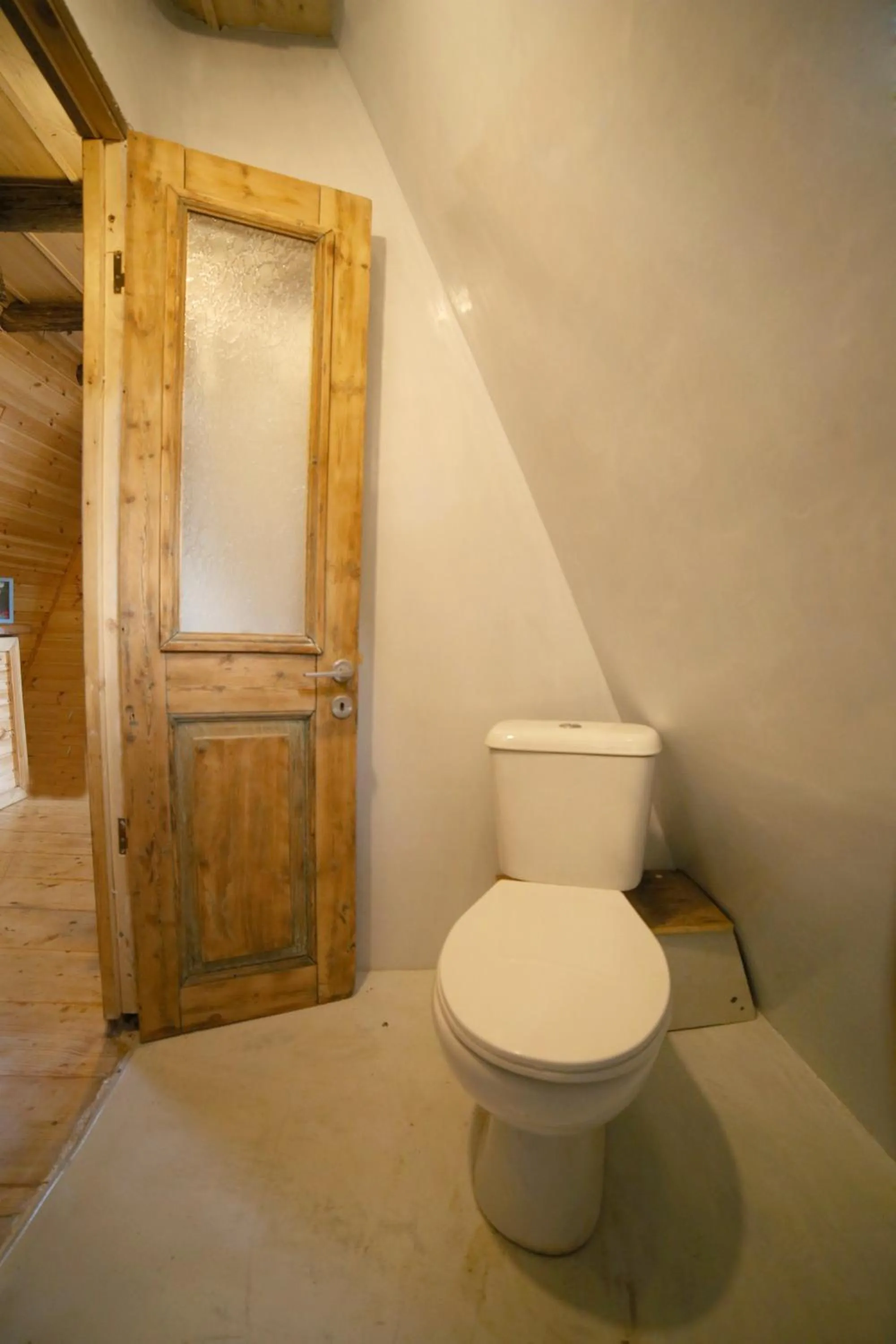 Toilet in Captain Ikaros