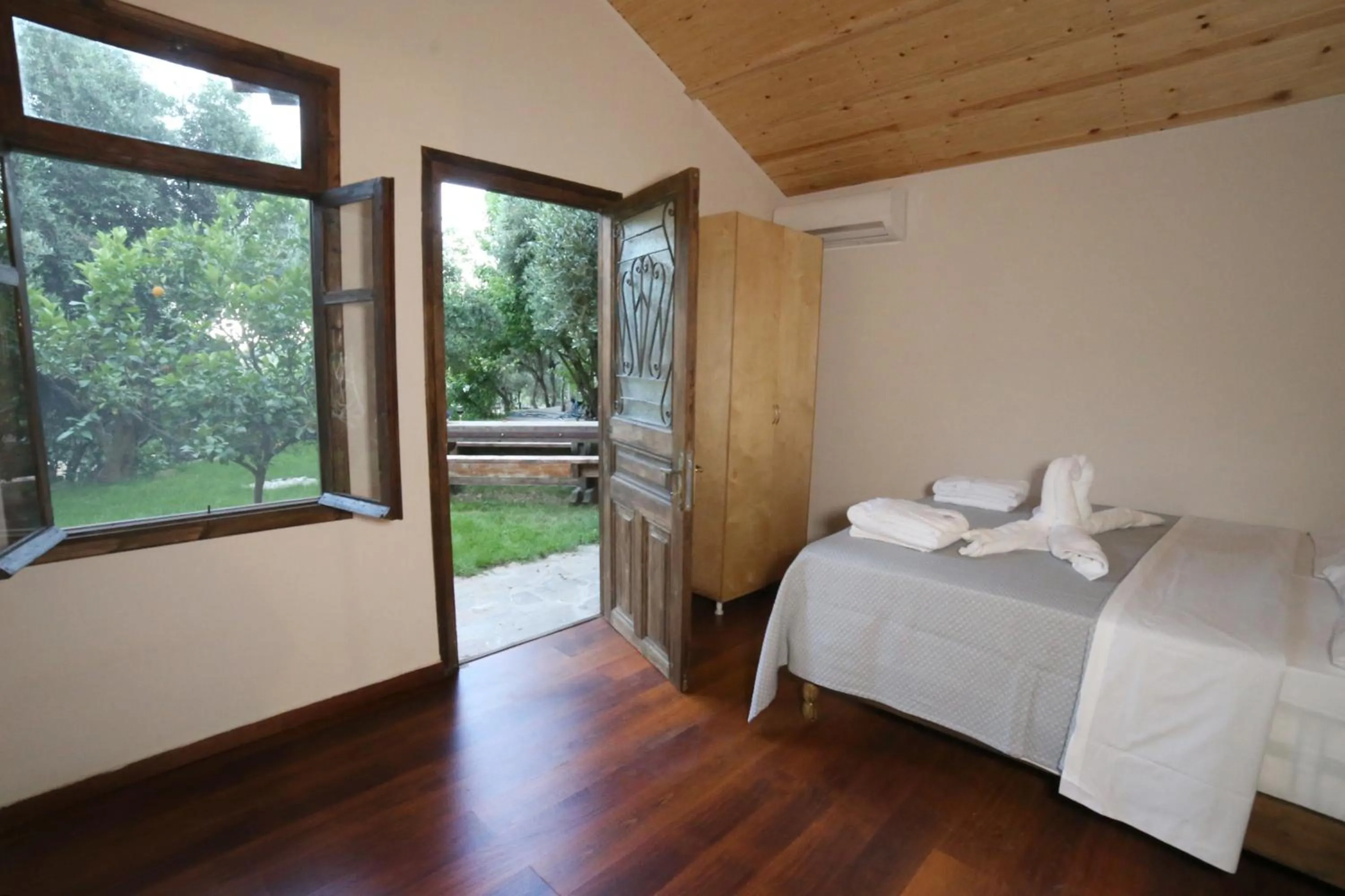 View (from property/room), Bed in Captain Ikaros