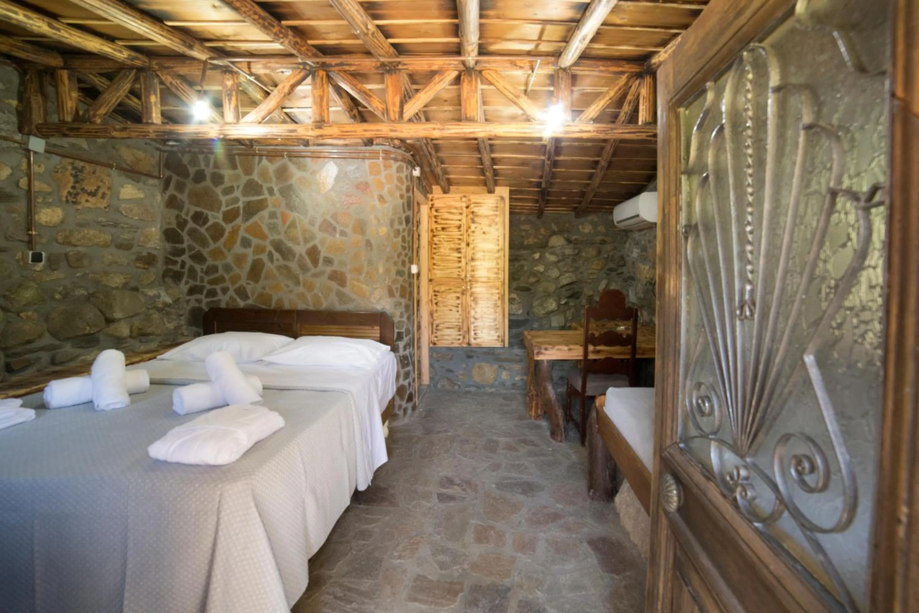 Bed in Captain Ikaros