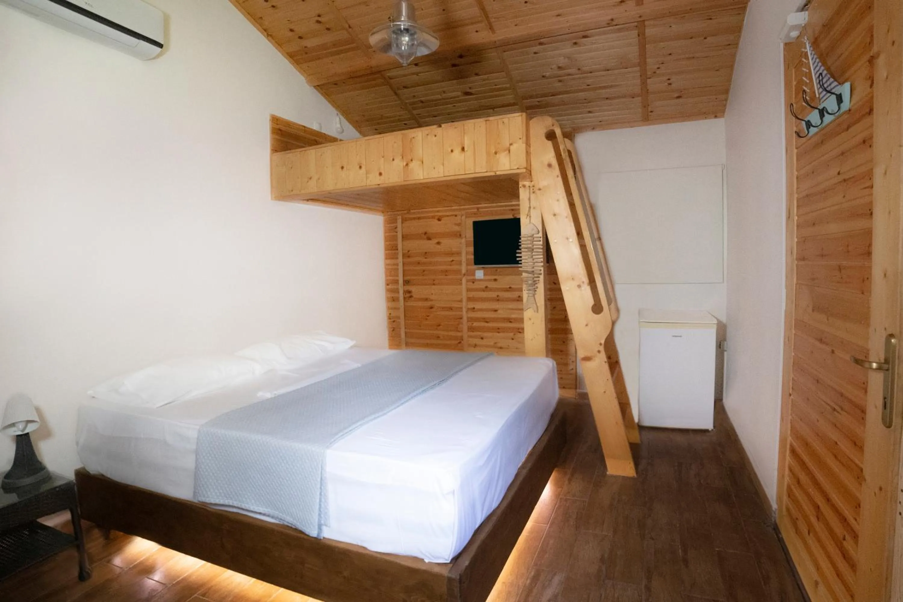 Bed in Captain Ikaros