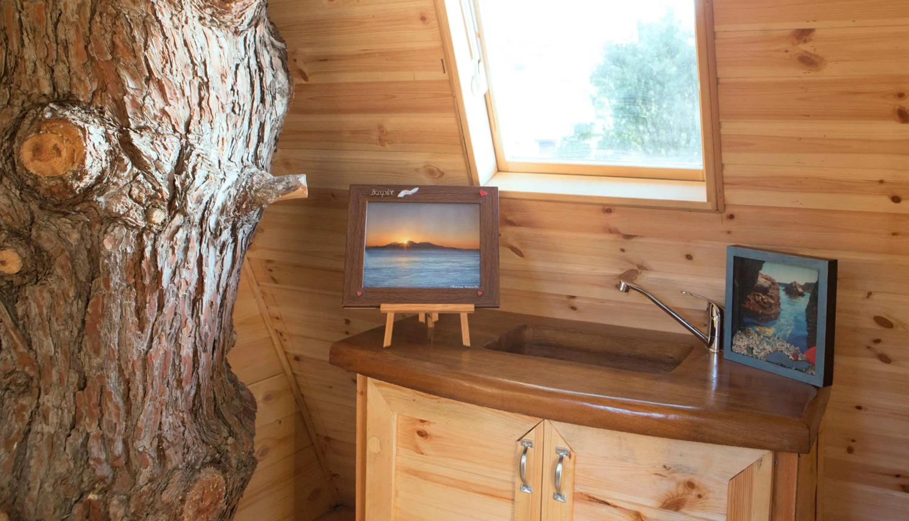 Living room in Captain Ikaros