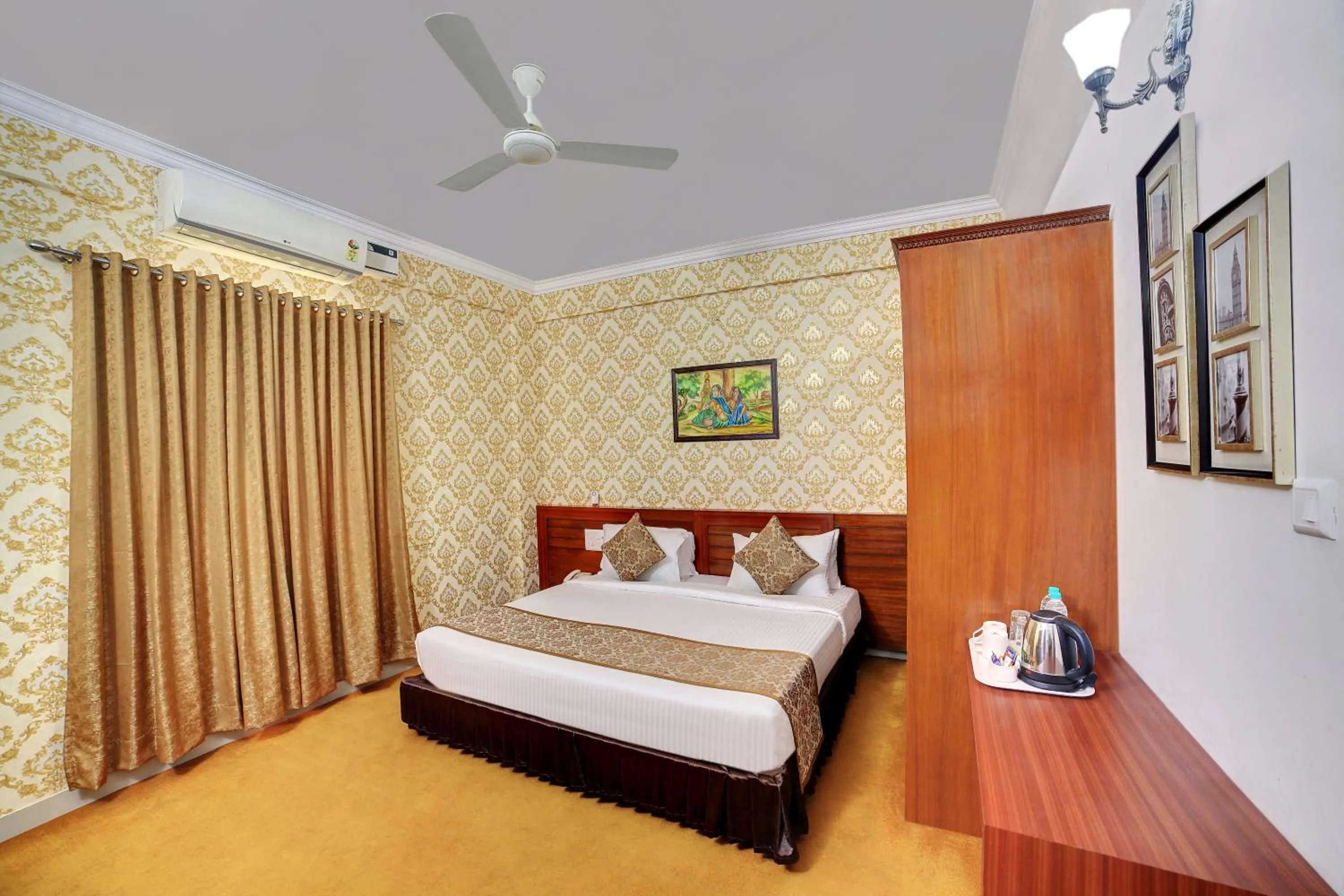 fireplace, Bed in The Liverpool Blue Hotels