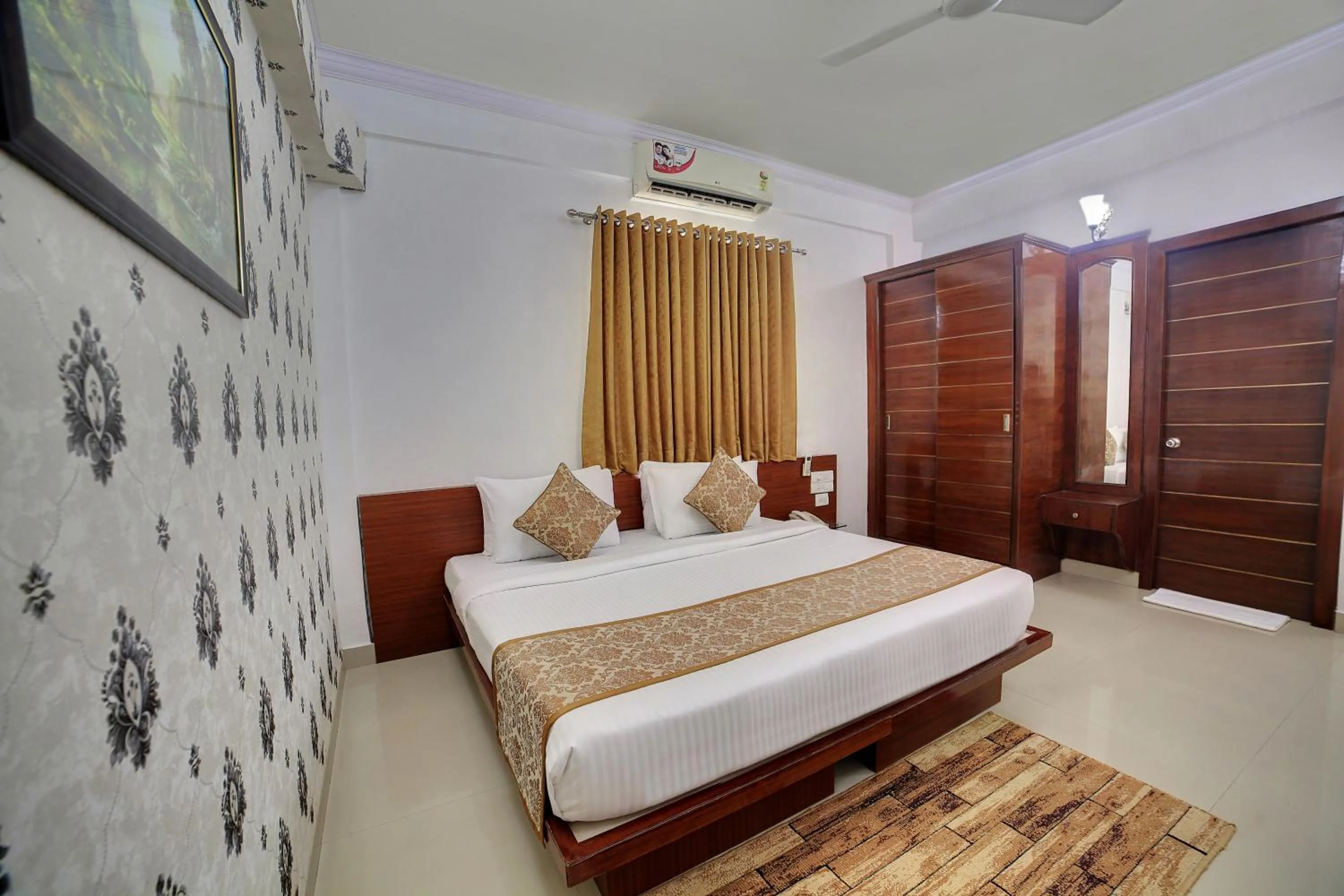 wardrobe, Bed in The Liverpool Blue Hotels