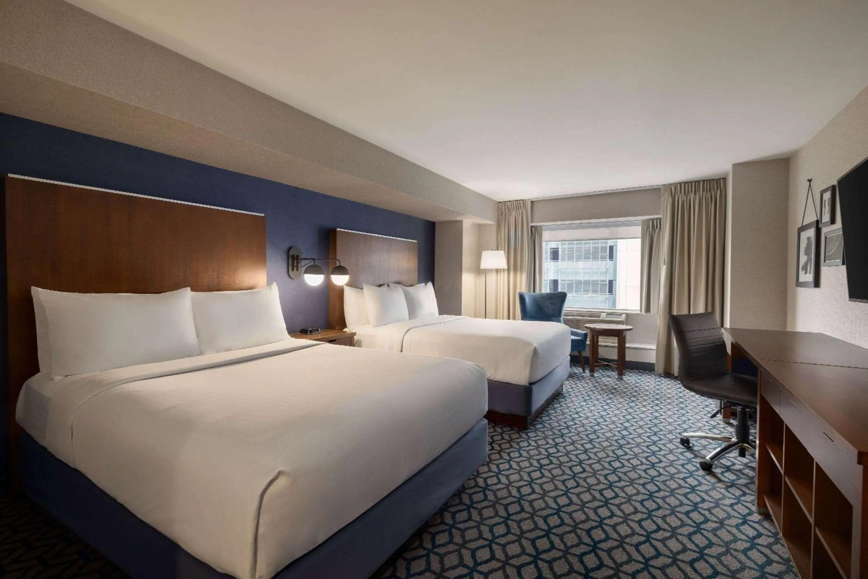 TV and multimedia, Bed in Wyndham Grand Fallsview Hotel