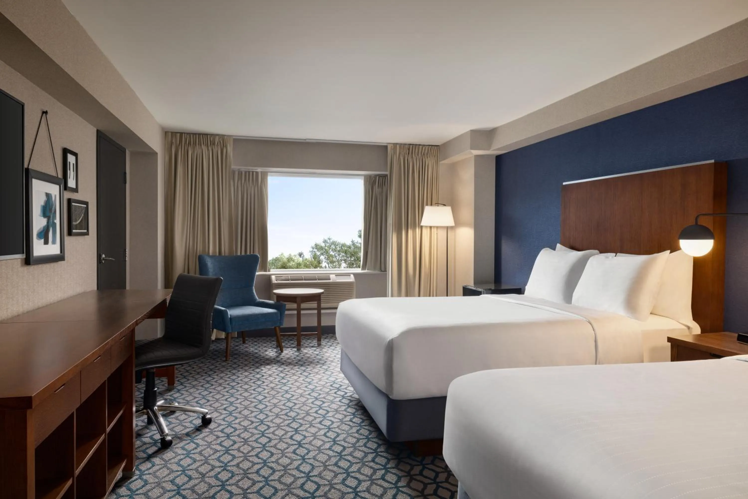 Photo of the whole room, Bed in Wyndham Grand Fallsview Hotel