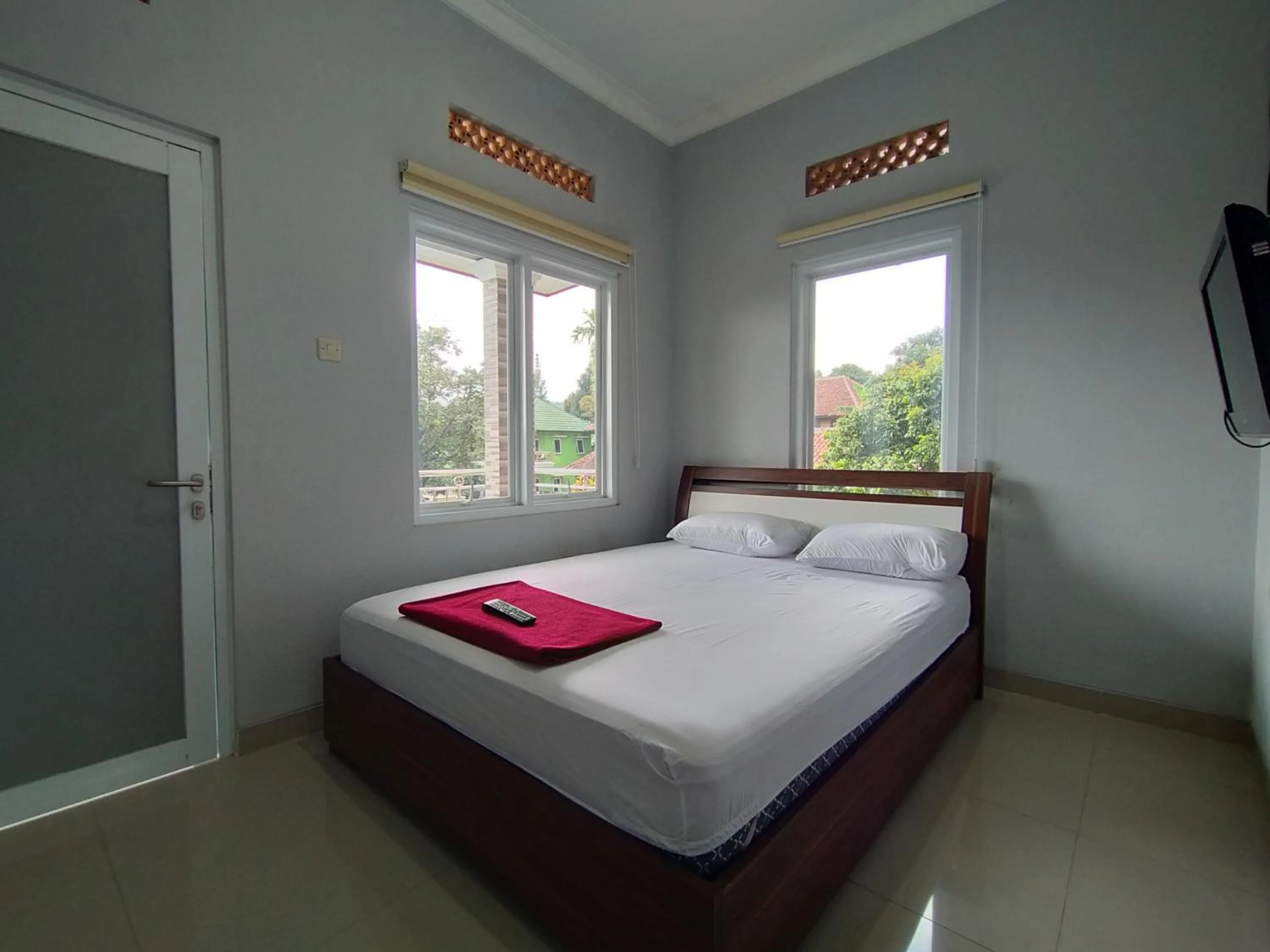 Bed in Villa Batu Tua Puncak Mitra RedDoorz