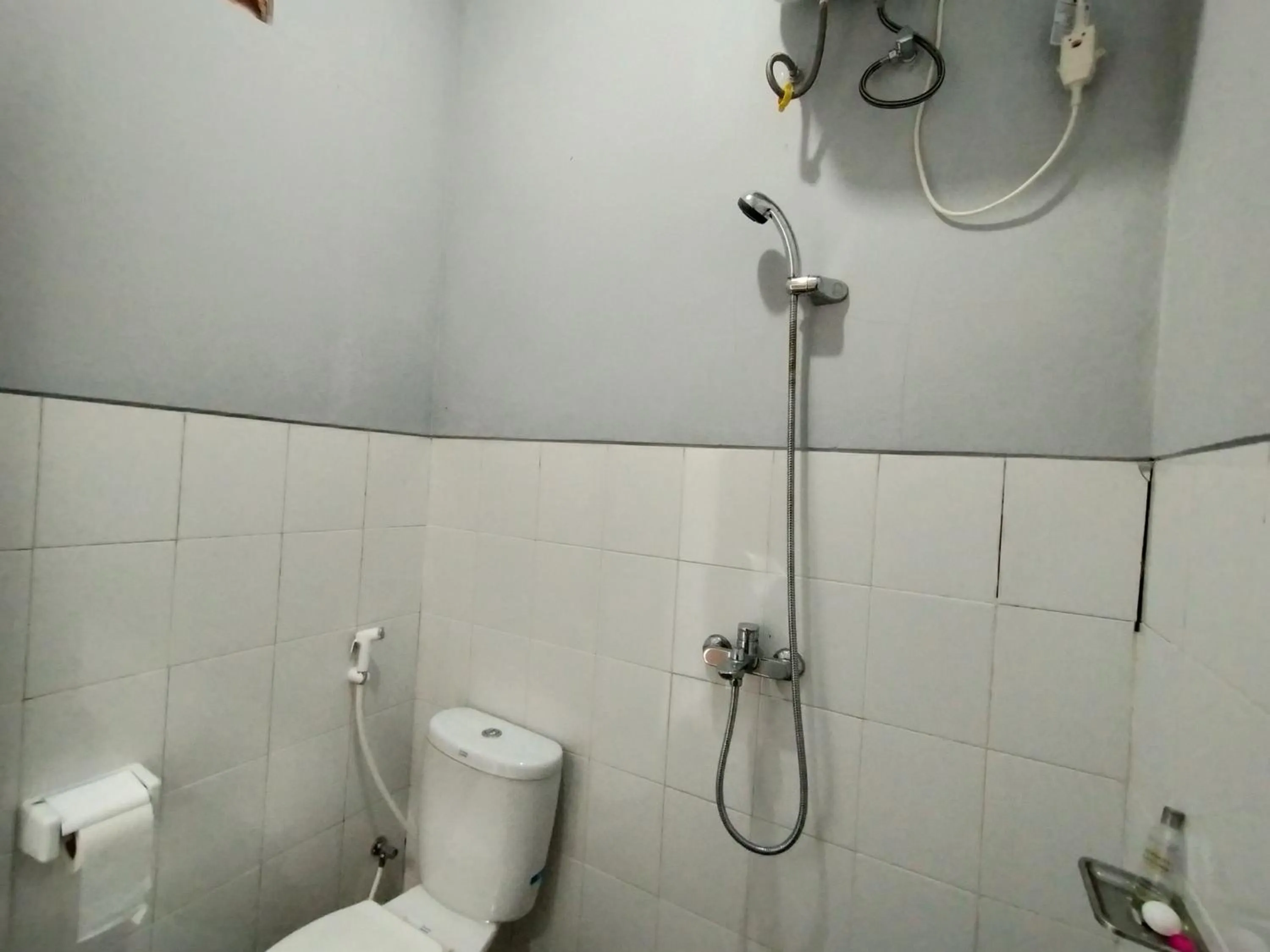 Bathroom in Villa Batu Tua Puncak Mitra RedDoorz