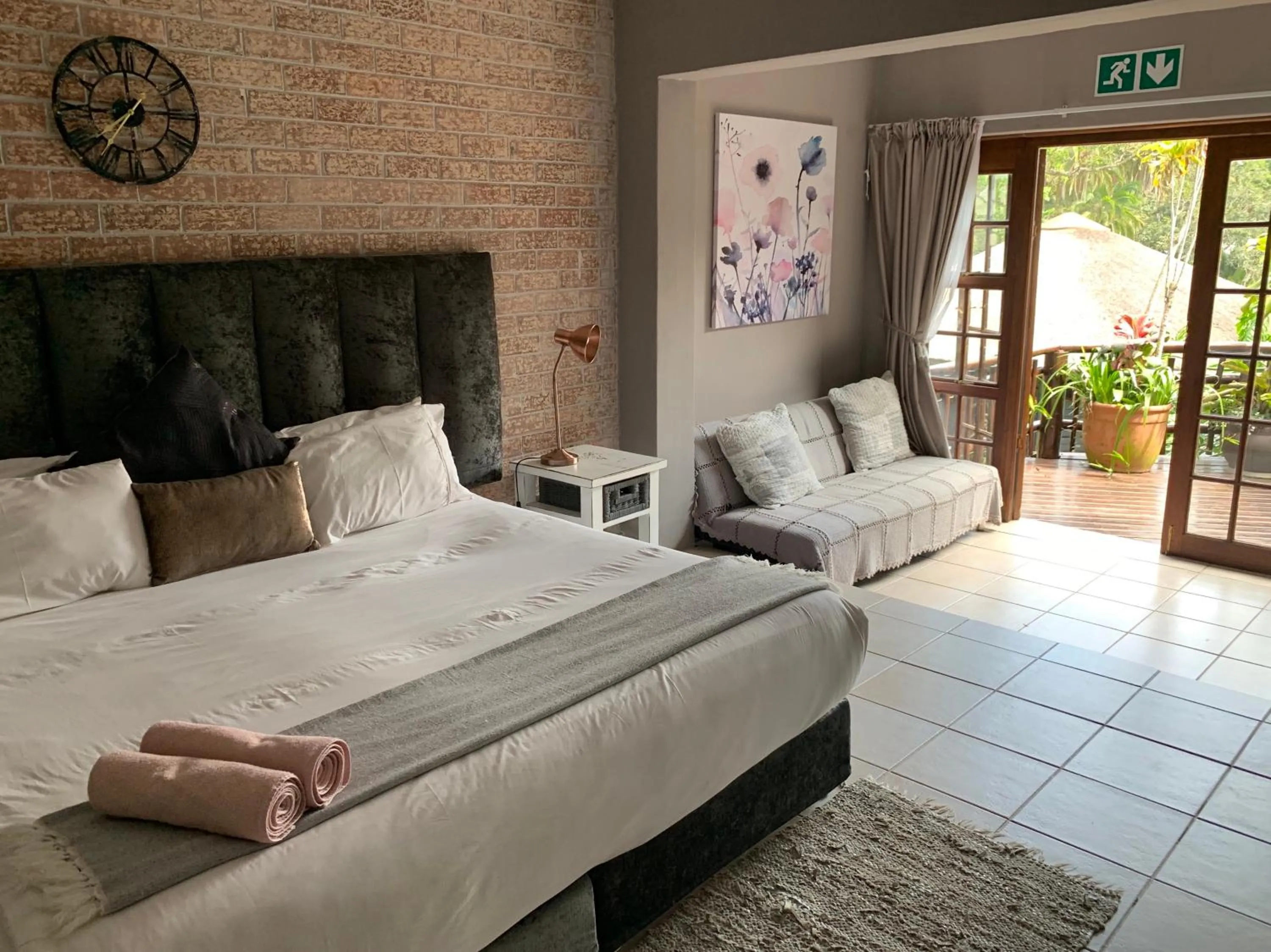 Bed in Umtamvuna River Lodge