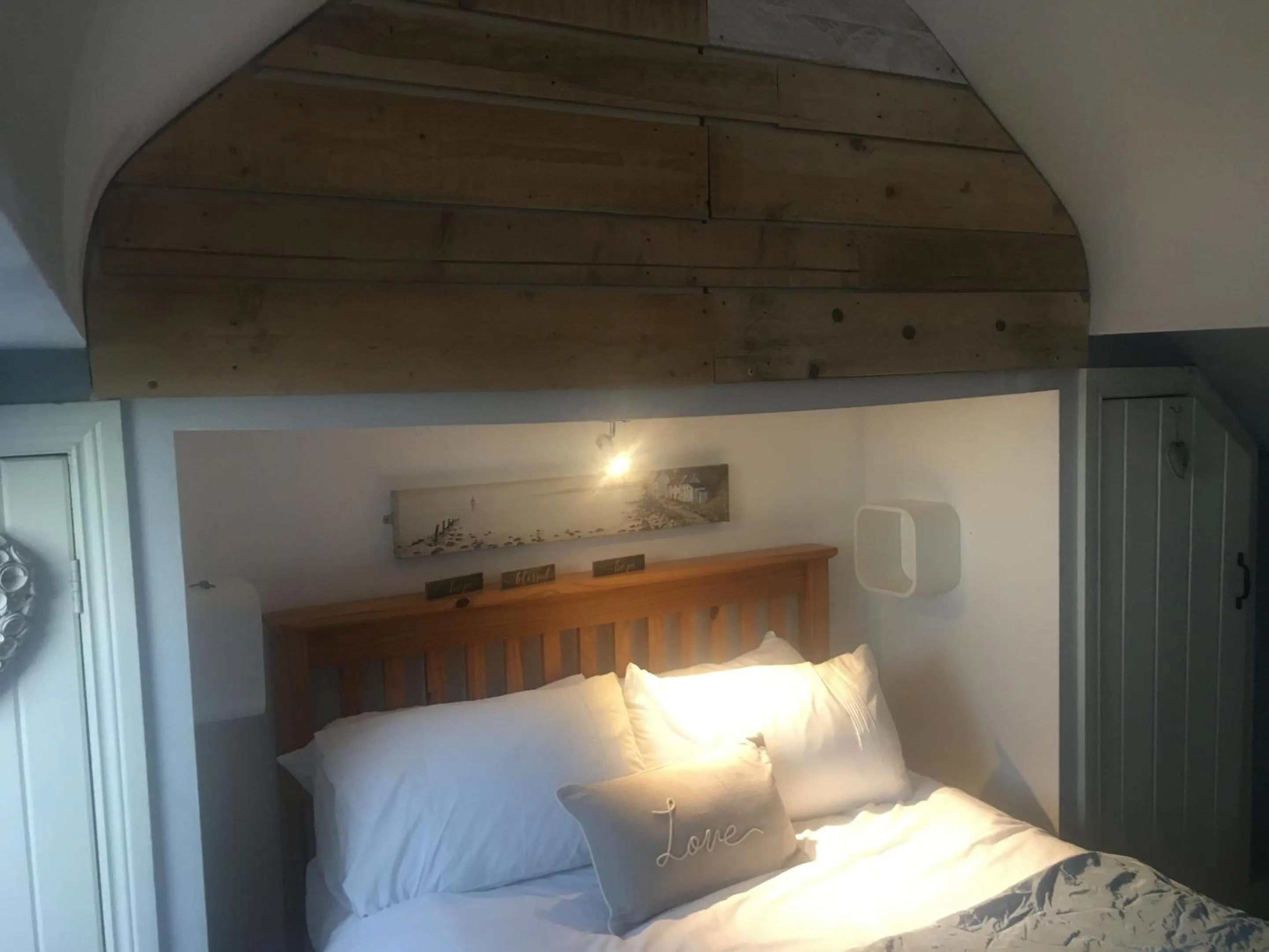 Bedroom, Bed in Driftwood Loft
