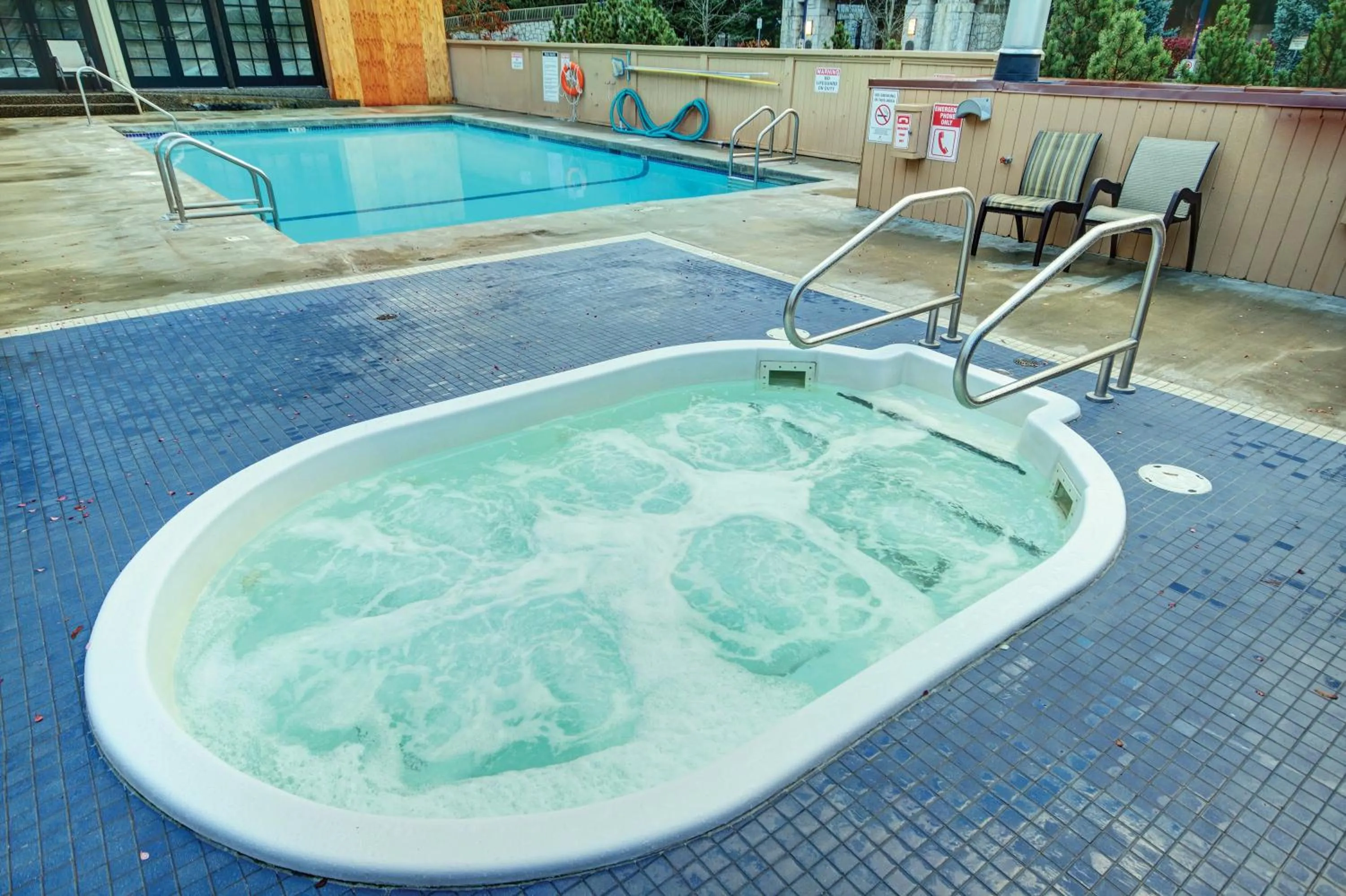 Swimming pool in Mountainside Lodge